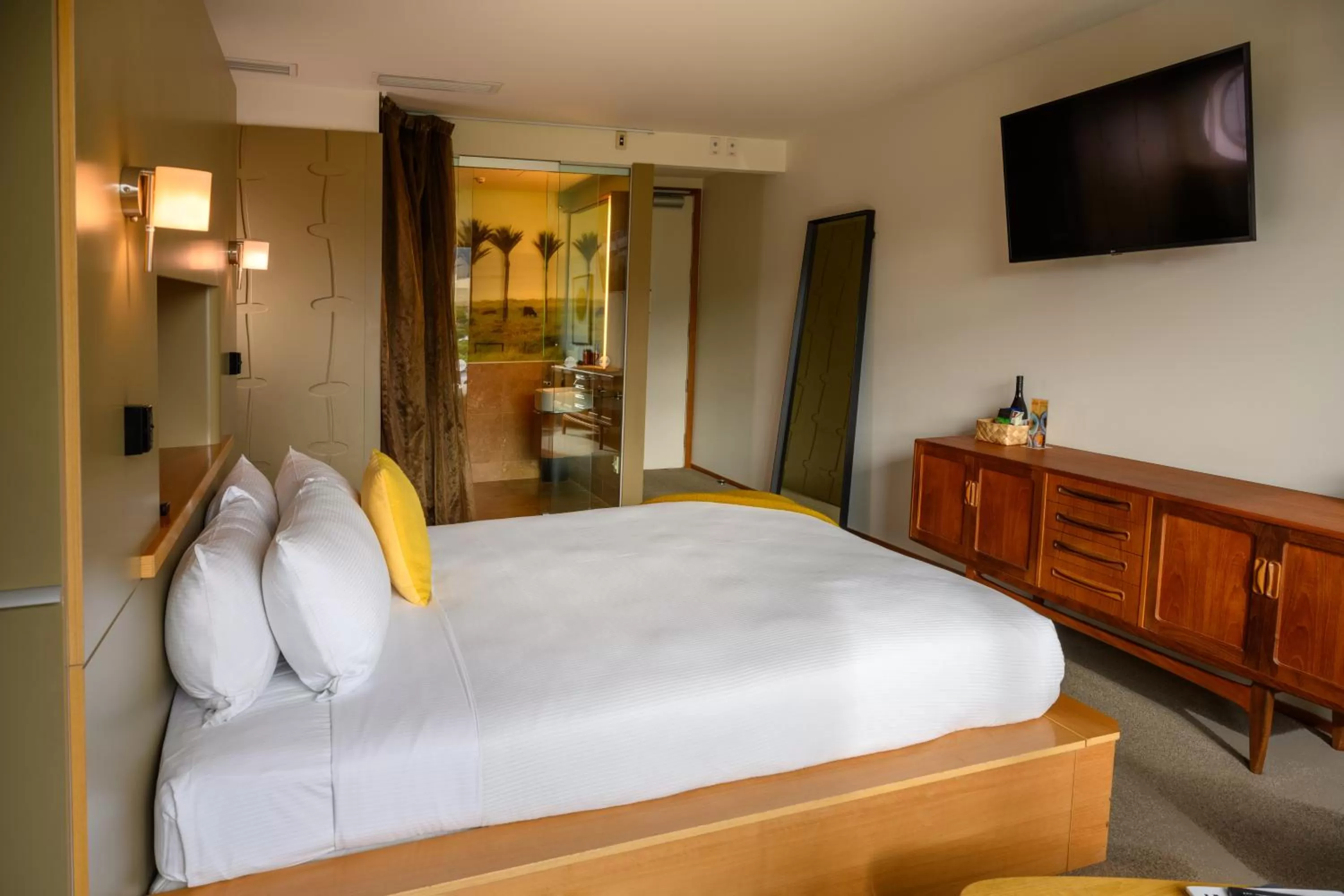 Communal lounge/ TV room, Bed in Ohtel Wellington