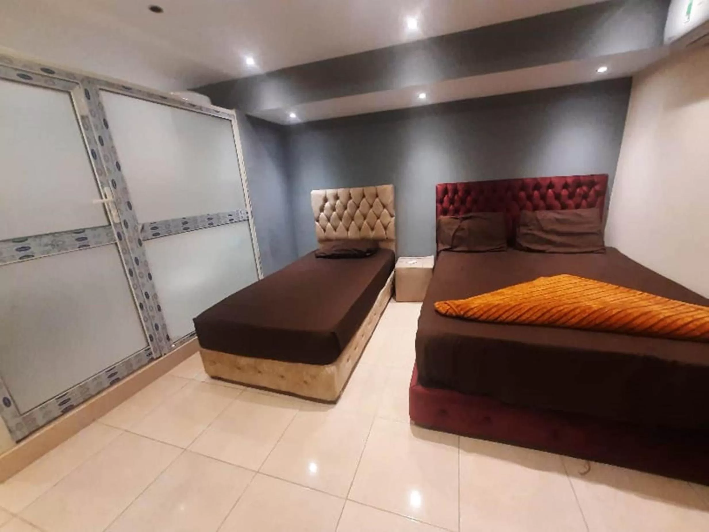 Bed in Blue Eyes Hotel