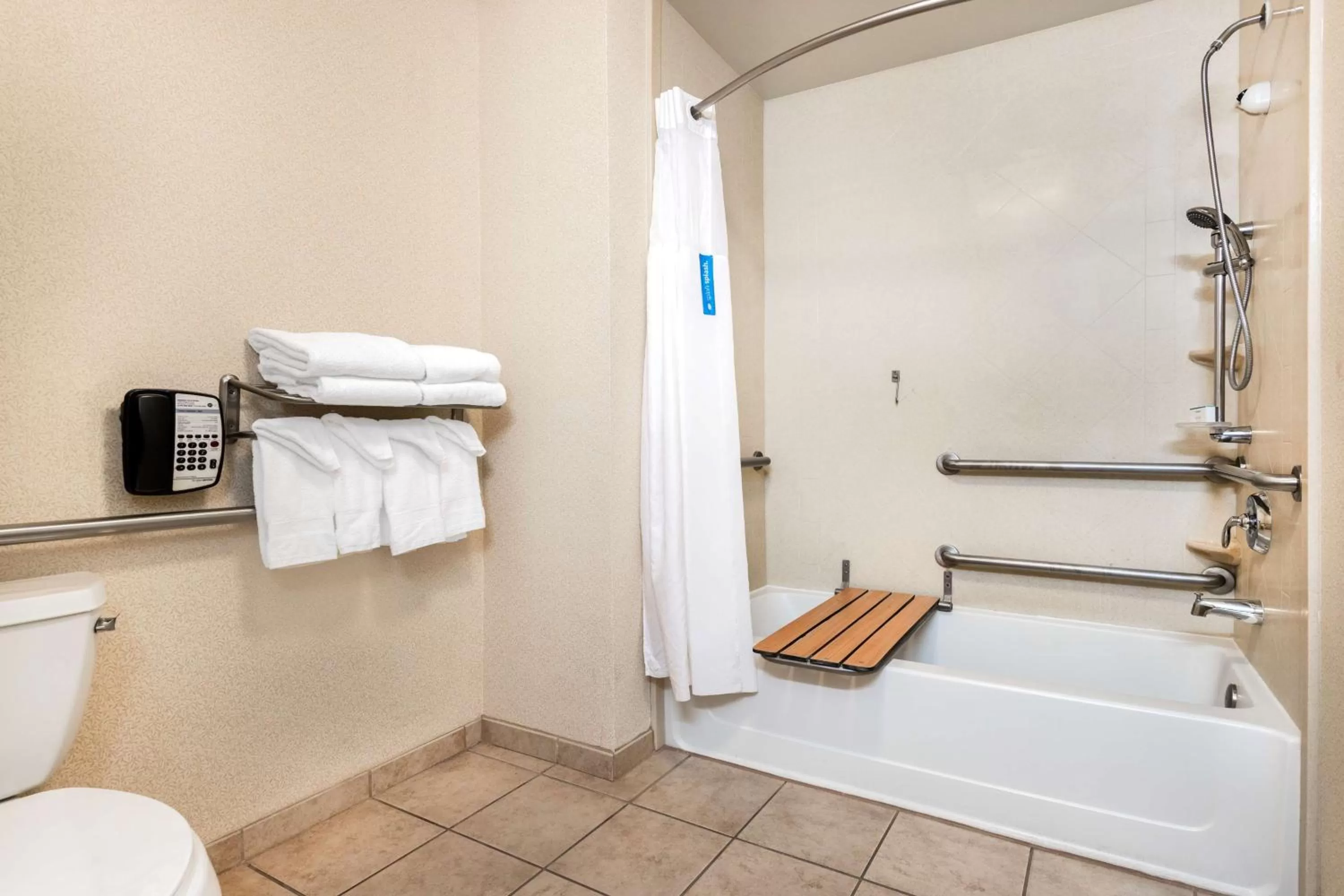 Bathroom in Hampton Inn & Suites Sacramento-Elk Grove Laguna I-5
