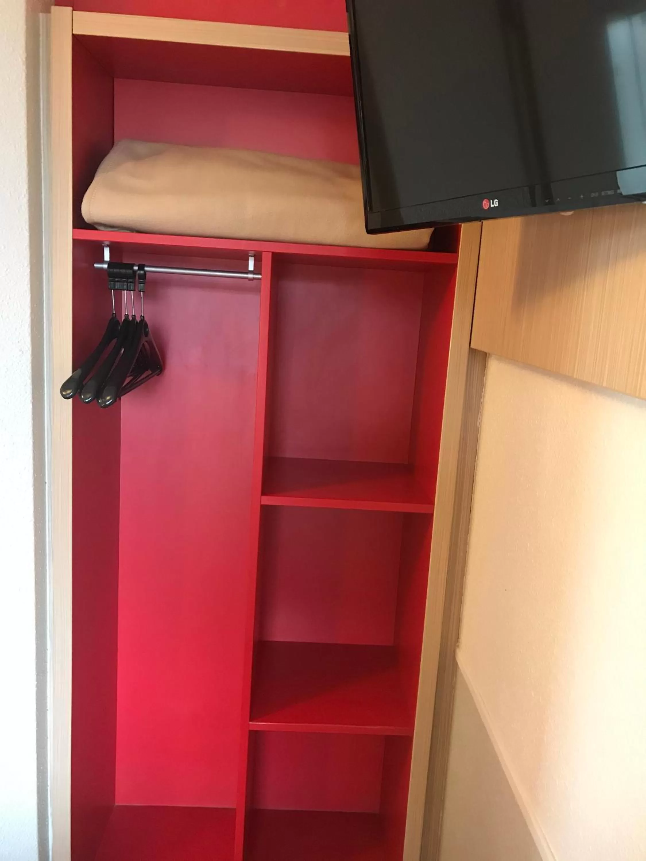 TV and multimedia in Premiere Classe Honfleur