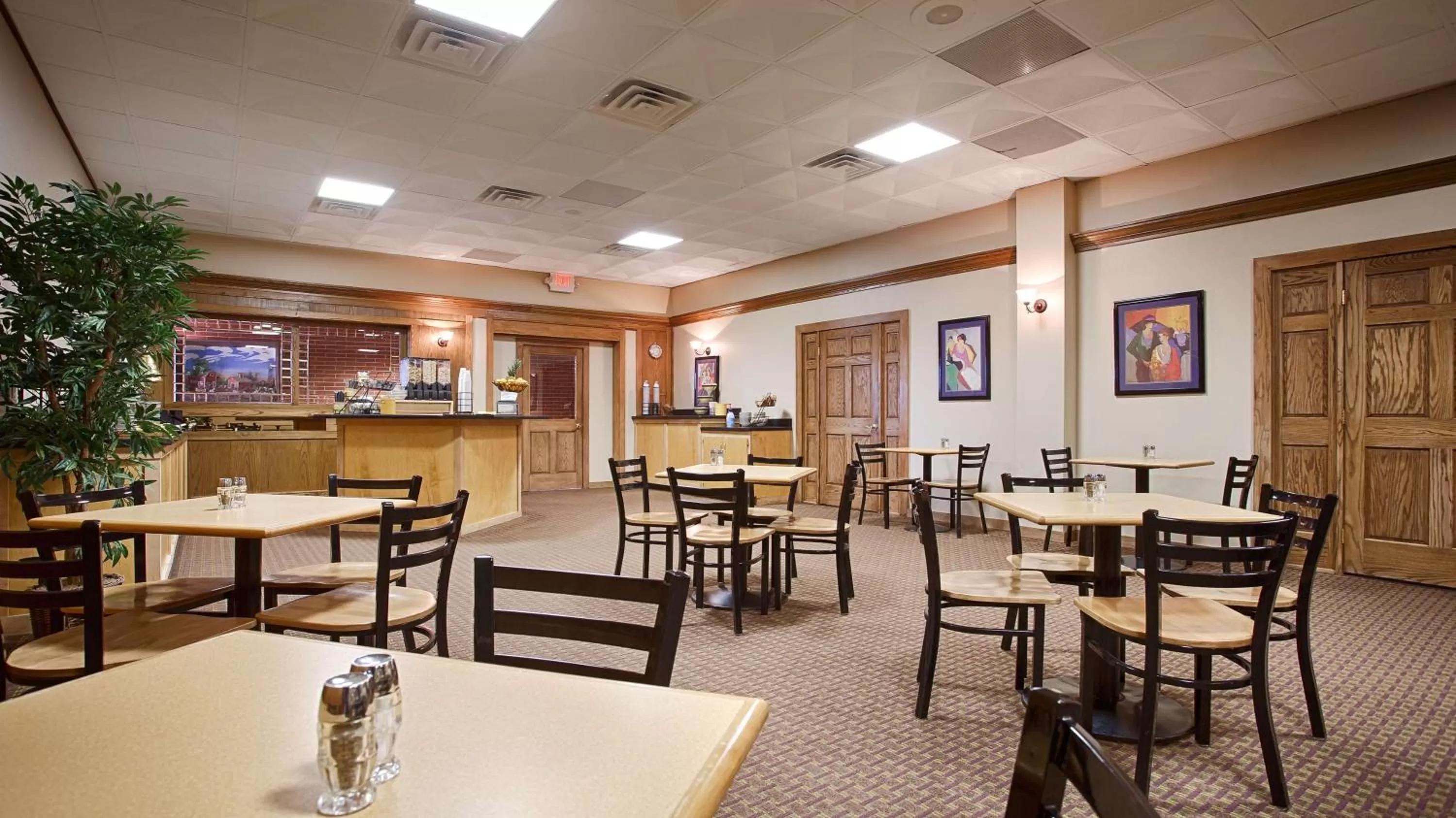 Restaurant/places to eat in Best Western Starlite Village