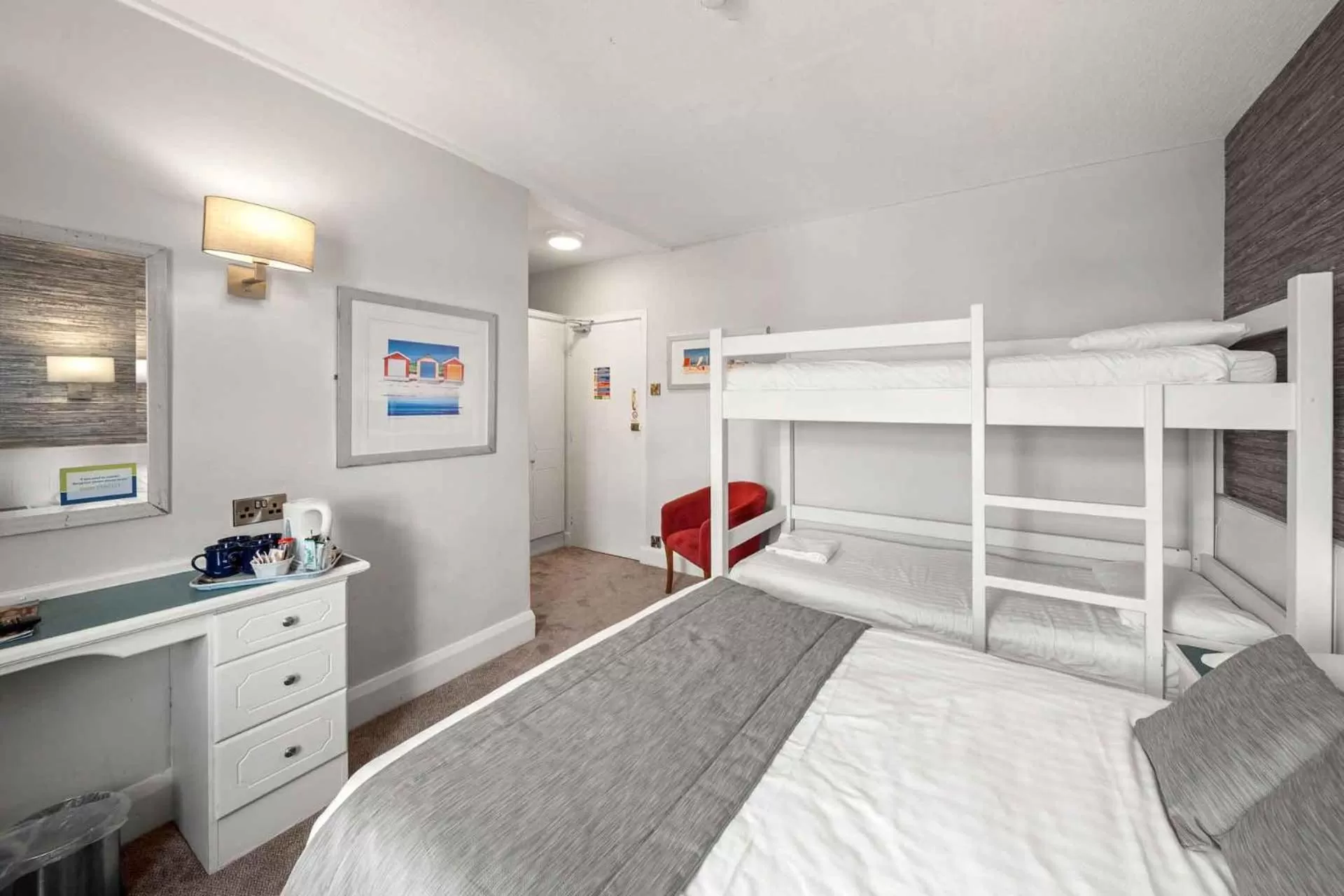 Photo of the whole room, Bed in Cliffs Hotel