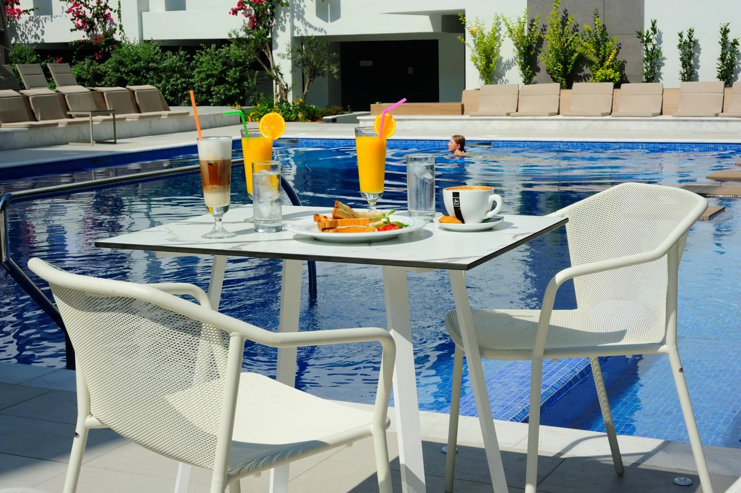 Swimming pool in Atrium Ambiance Hotel