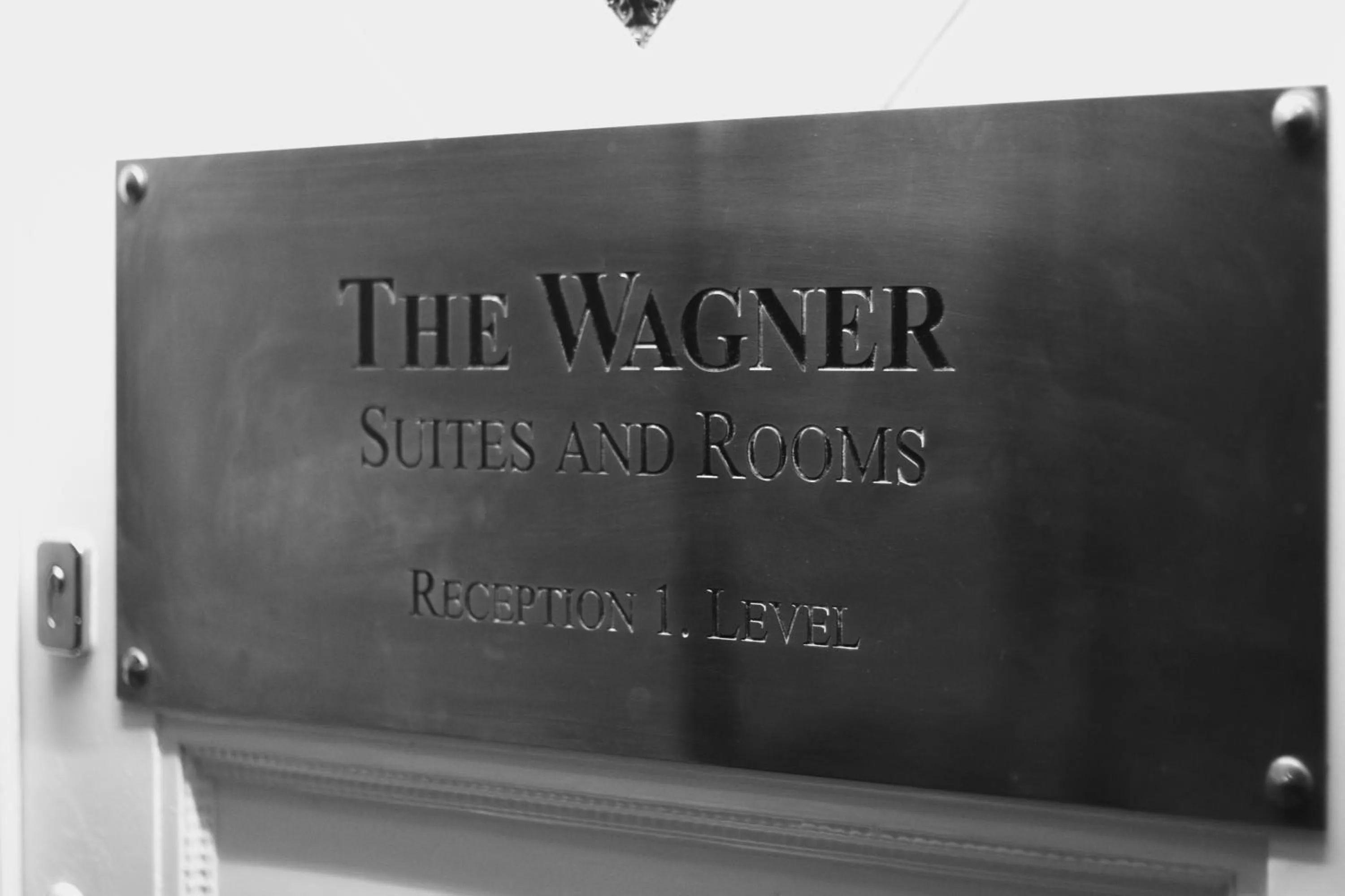 Property logo or sign in Hotel Wagner im Dammtorpalais