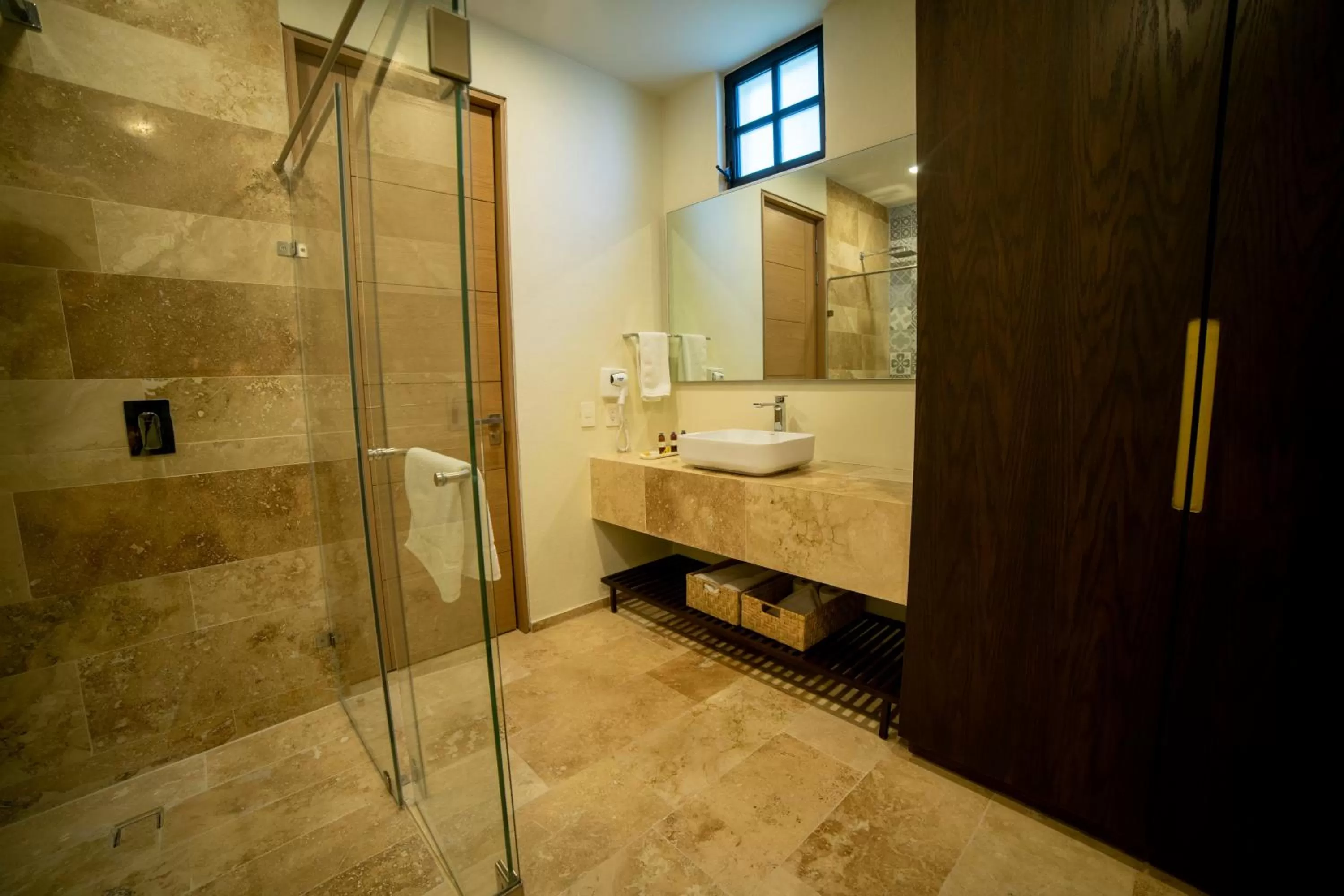 Shower, Bathroom in Hotel Dex Tlaquepaque