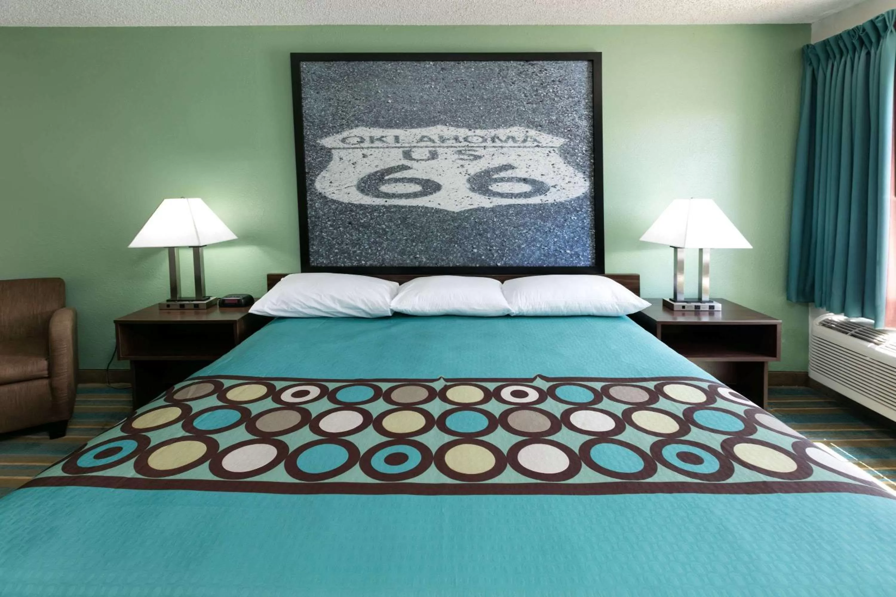 Photo of the whole room, Bed in Super 8 by Wyndham Sapulpa/Tulsa Area