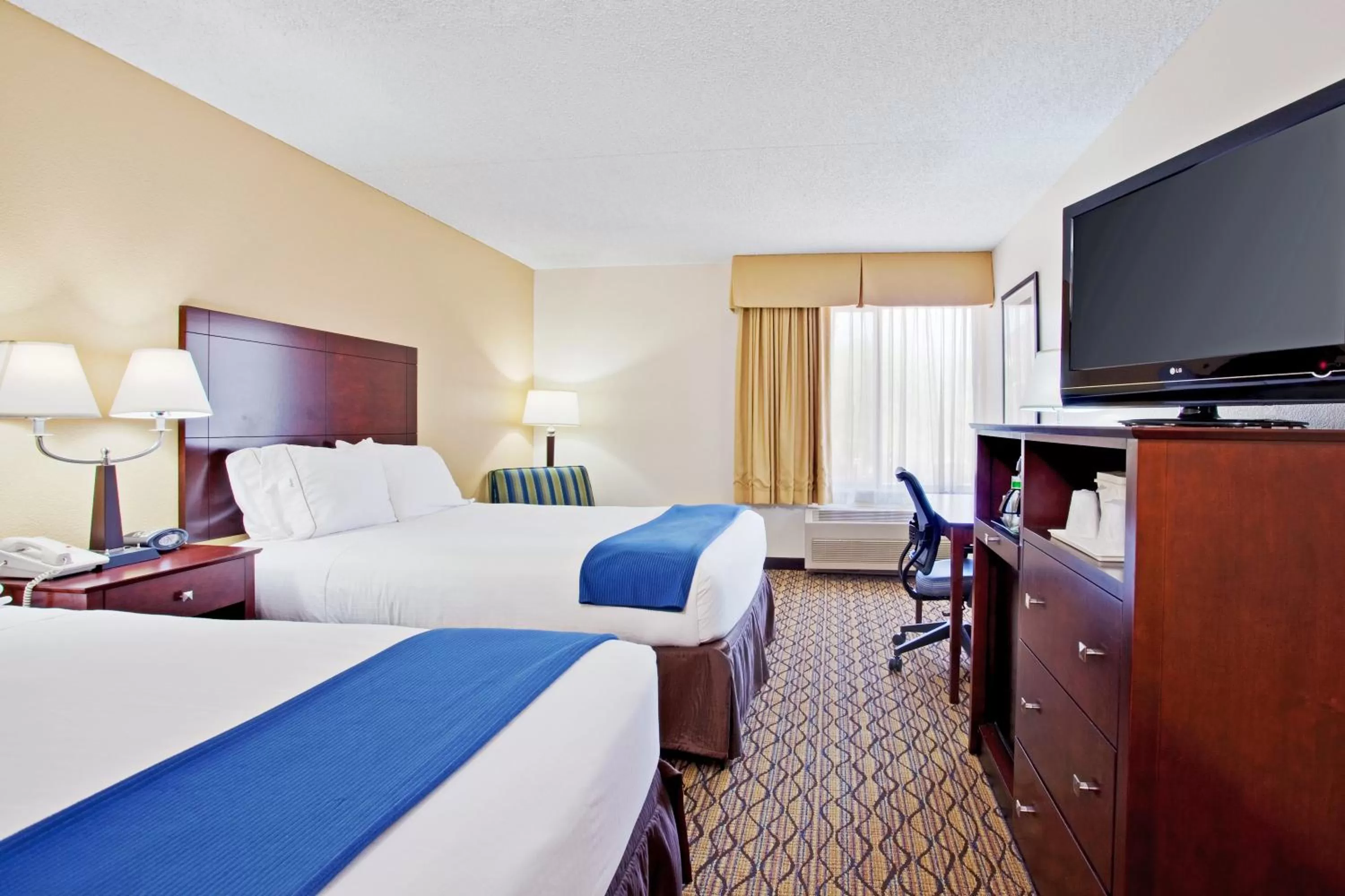 Photo of the whole room, Bed in Holiday Inn Express Scottsdale North by IHG