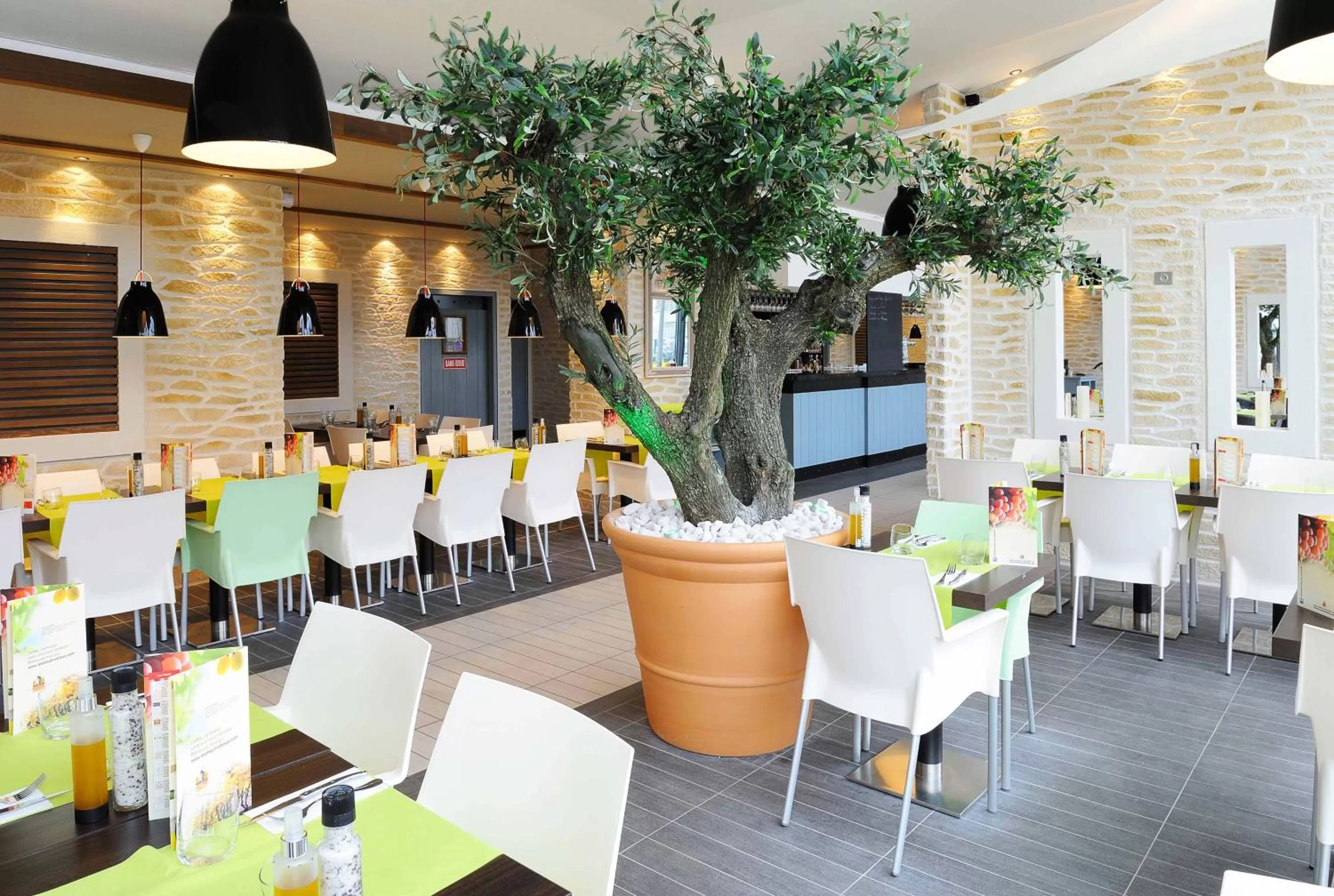 Restaurant/places to eat in Residhome Paris-Massy