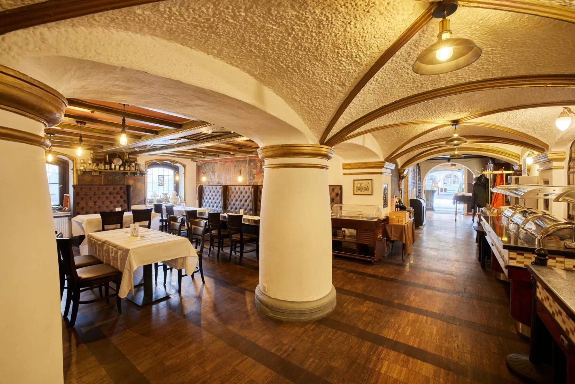 Restaurant/Places to Eat in Atlas Posthotel