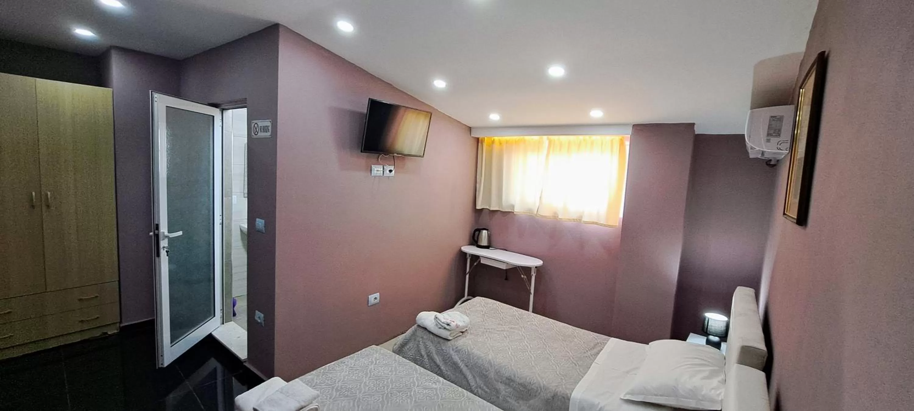 Bed in CityCenterHotel Shkoder