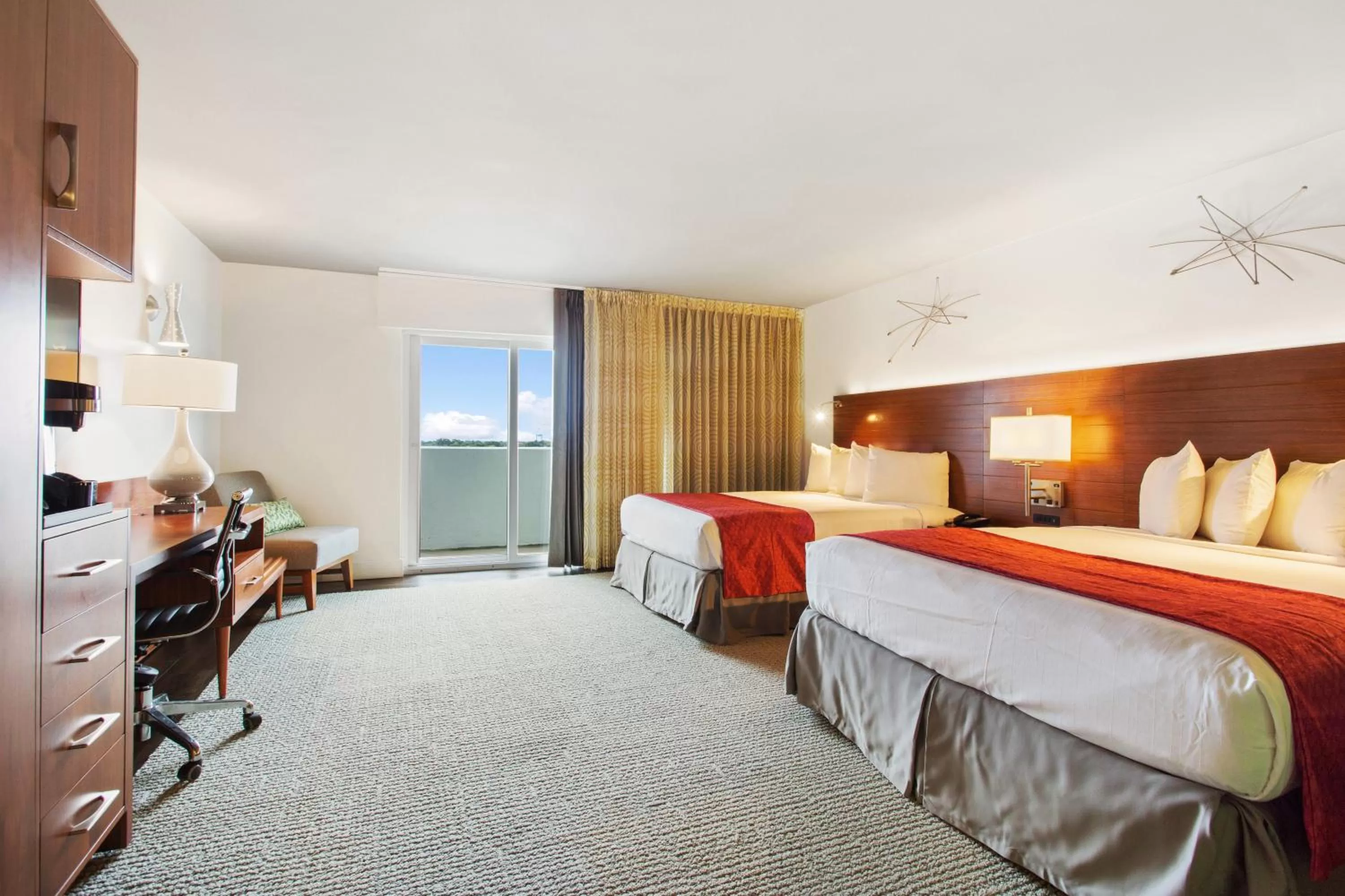 Photo of the whole room, Bed in Alder Hotel Uptown New Orleans