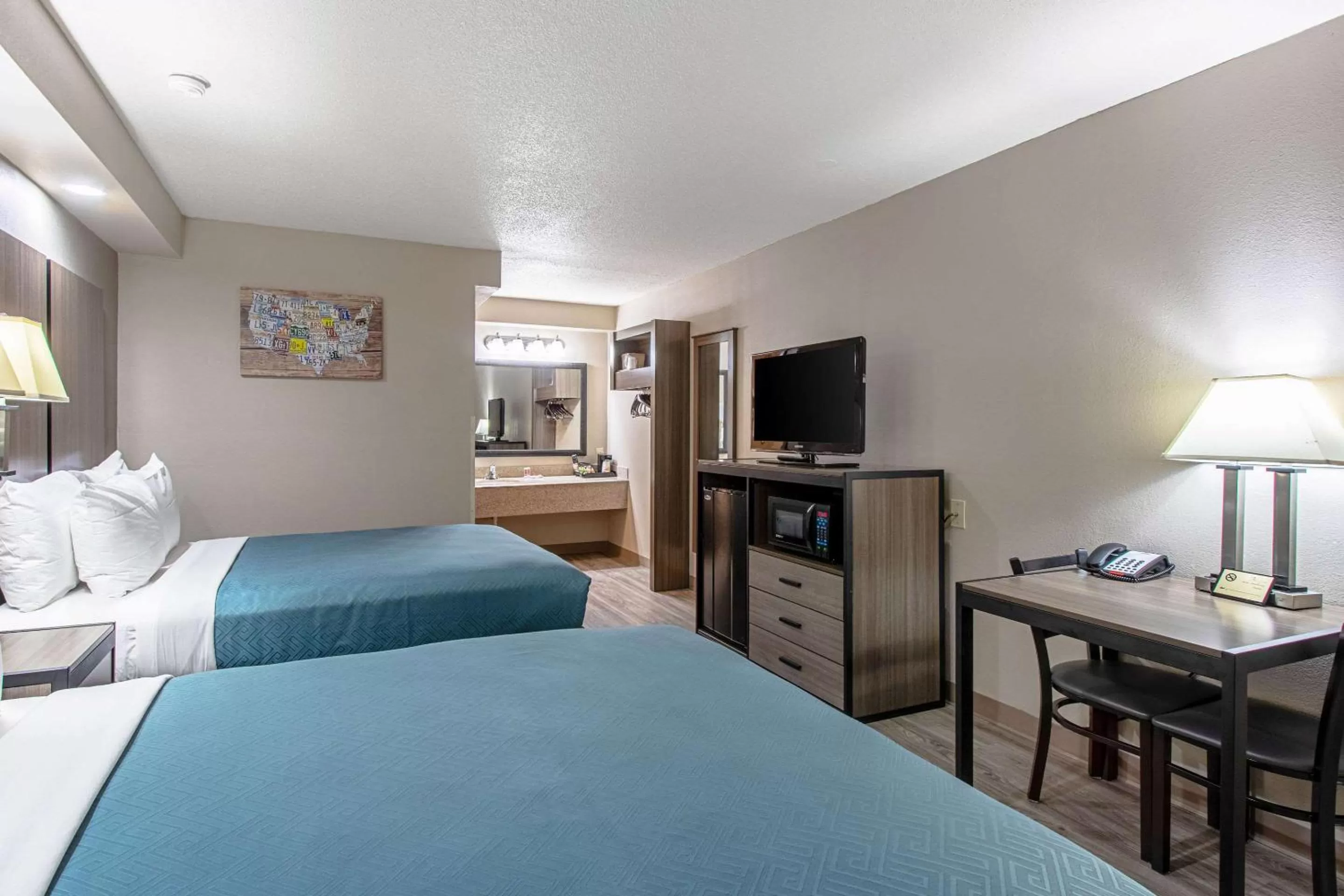 Photo of the whole room, Bed in Econo Lodge Kingsville