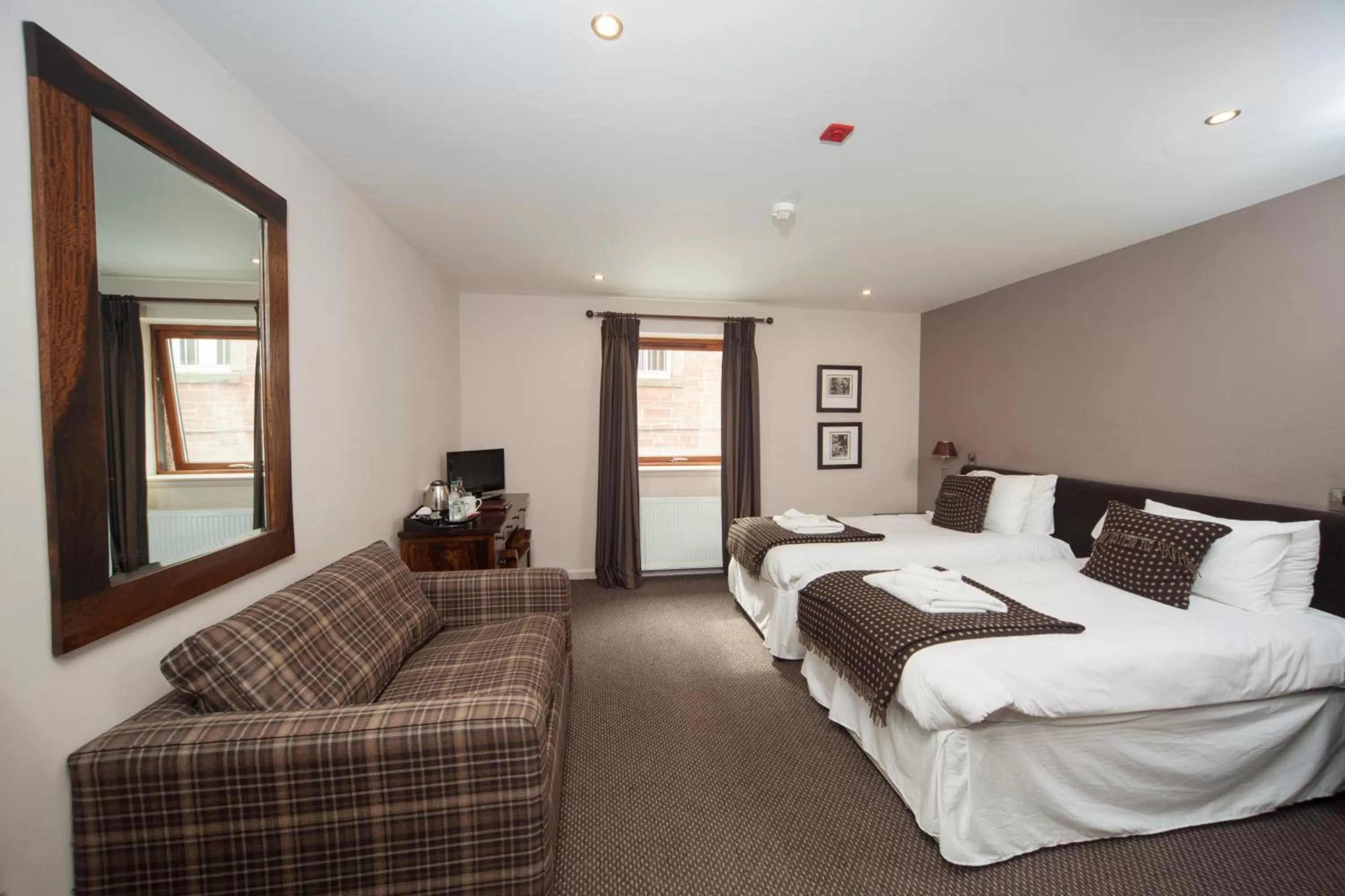 Photo of the whole room, Bed in The Townhouse Hotel