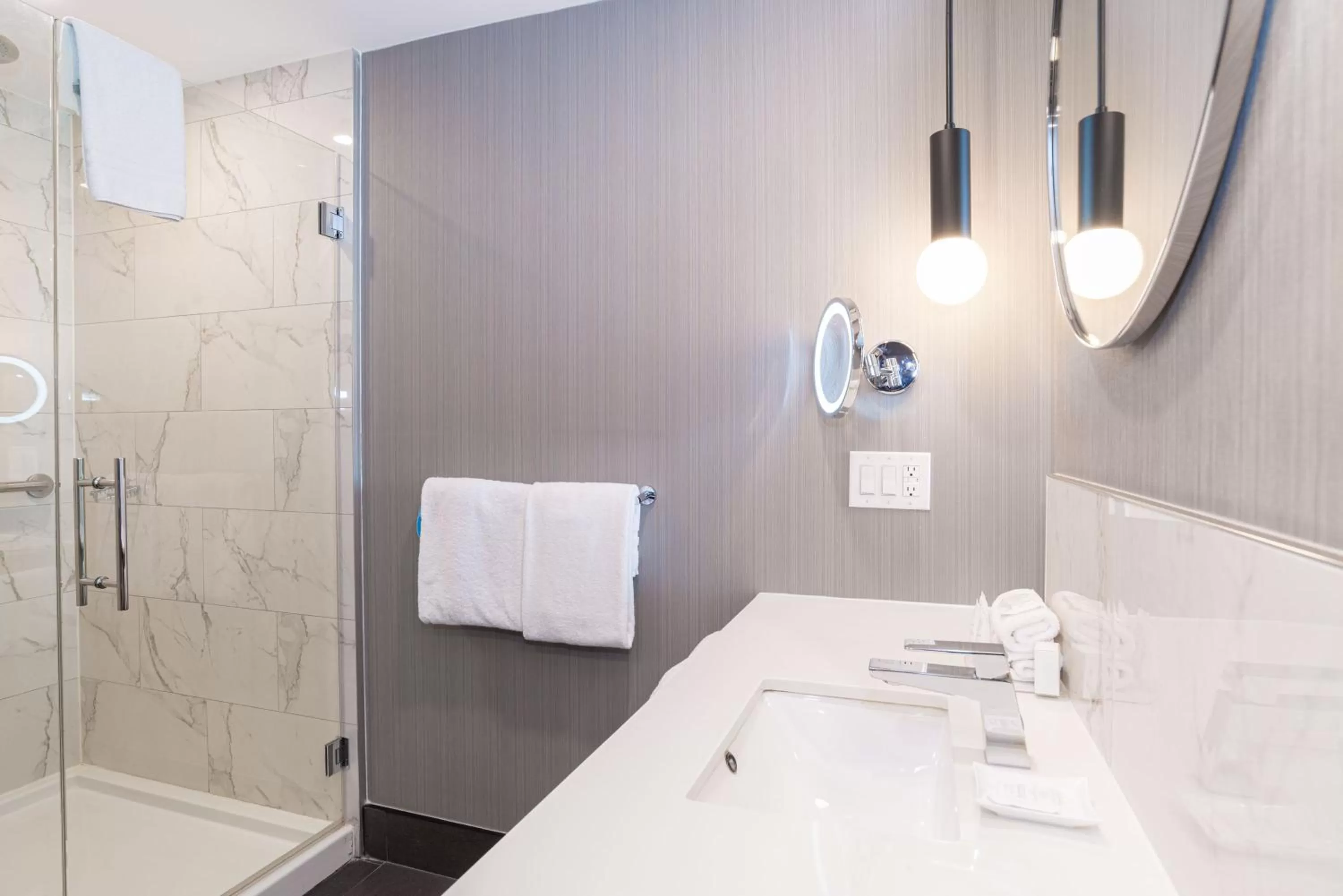 Bathroom in Sandman Signature Sherwood Park Hotel