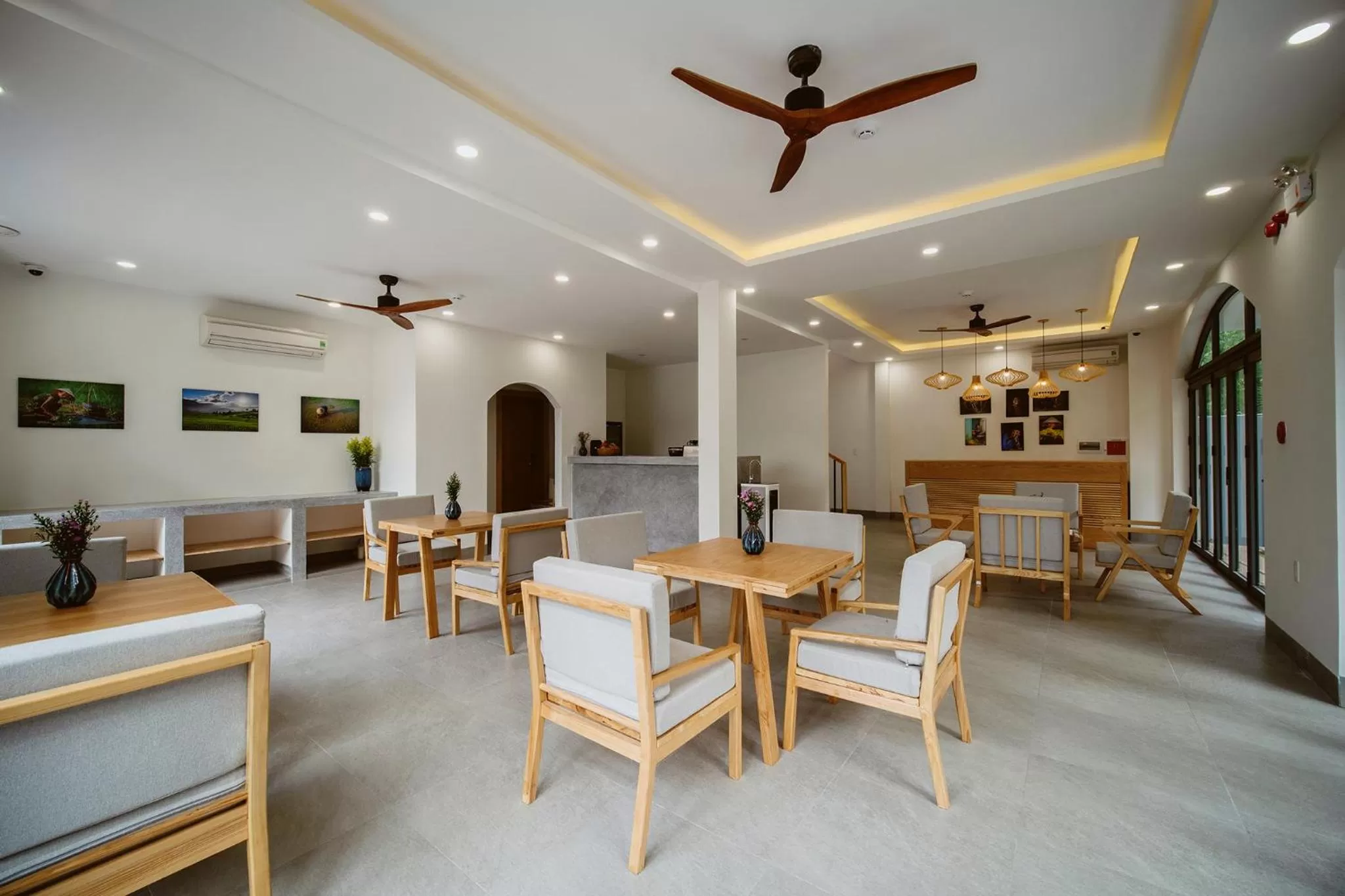 Dining area in The Watermark Beachside Hotel