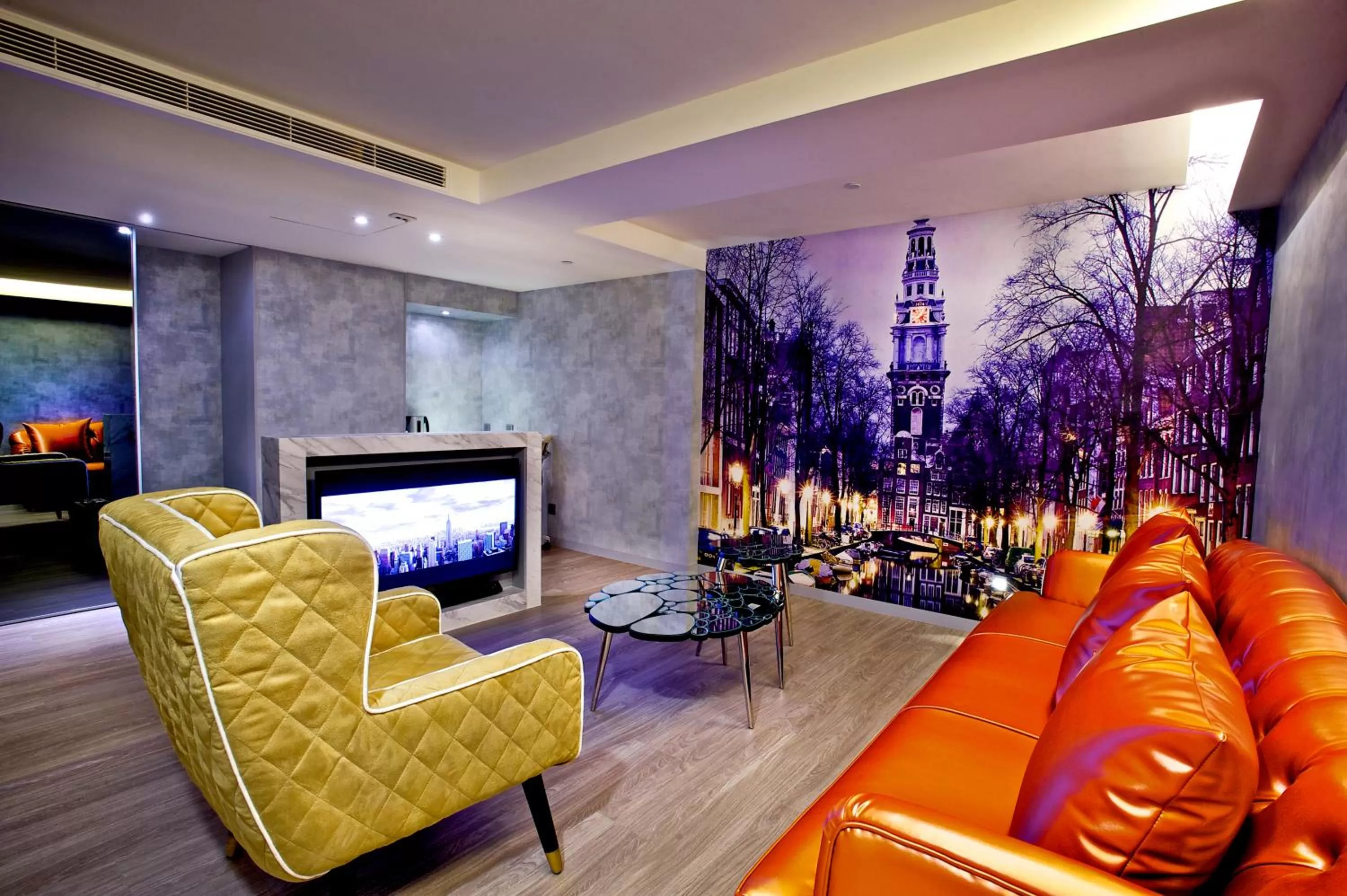 Photo of the whole room in FX INN Kaohsiung Zhonghua Road Branch