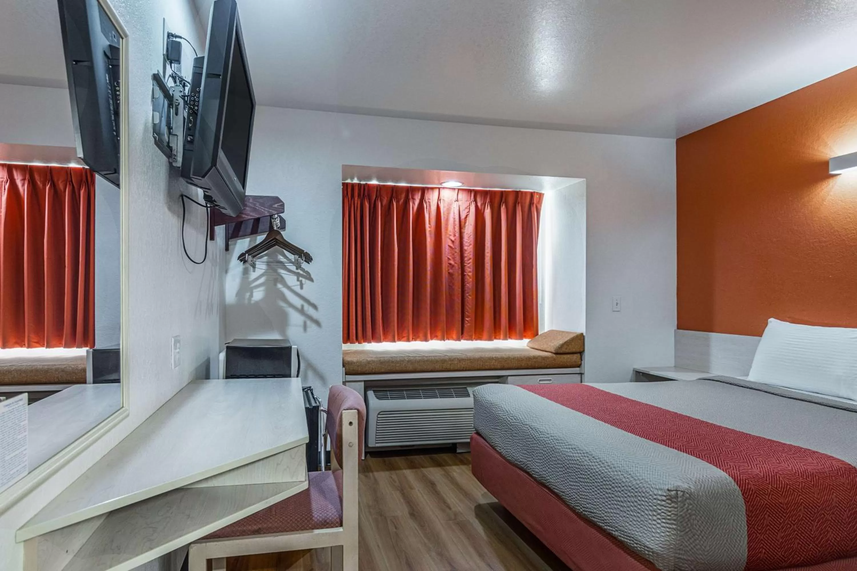 Photo of the whole room, Bed in Motel 6-Mcalester, OK