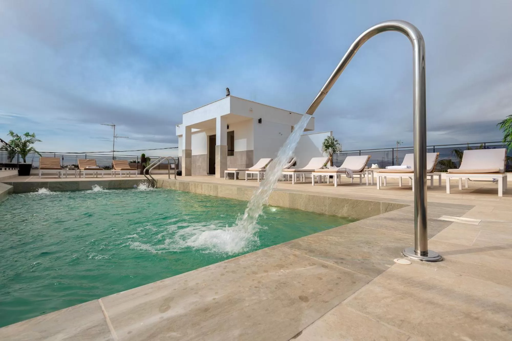Swimming pool in Santa Pola Apartments