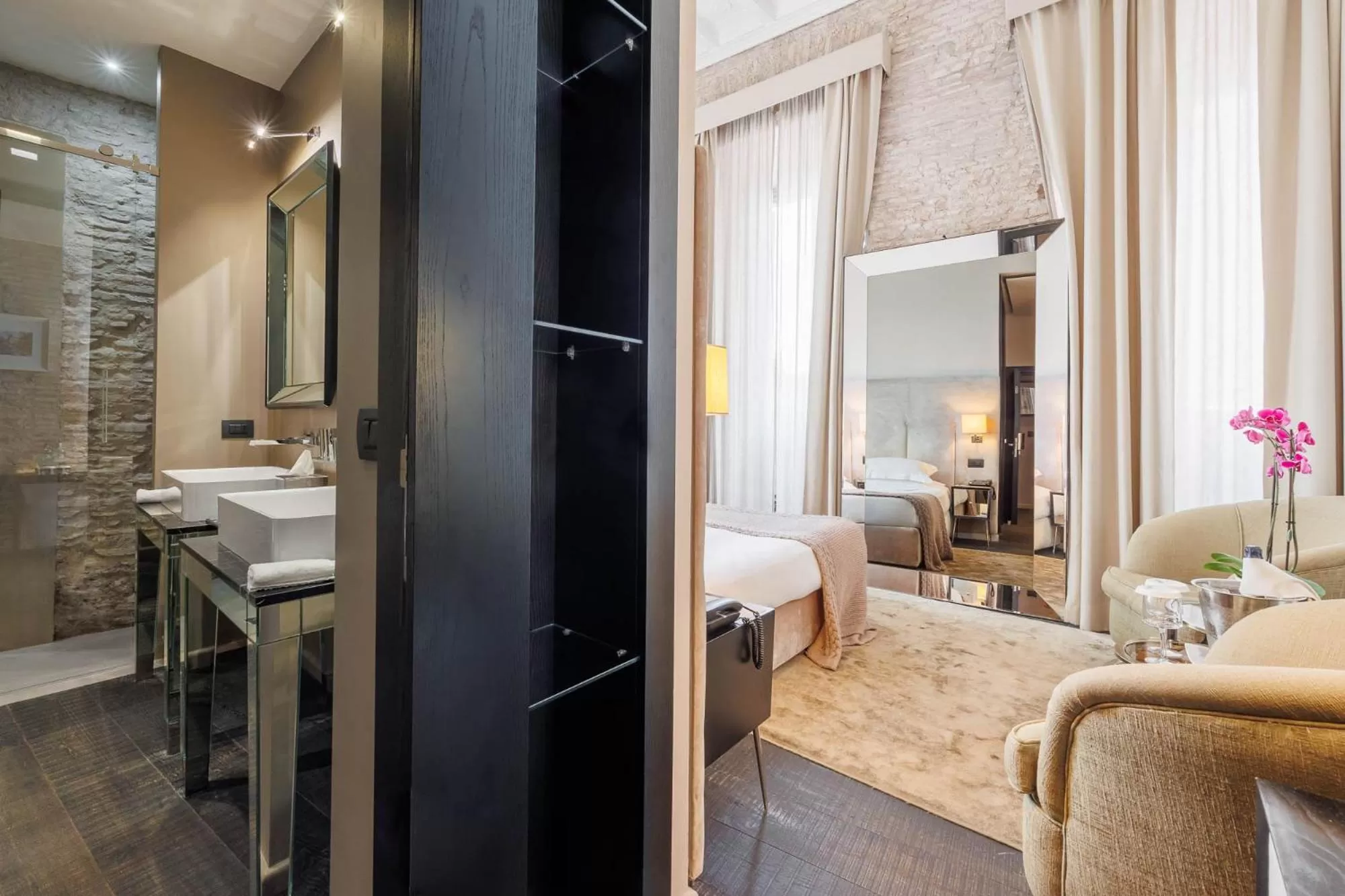 Shower, Bed in DOM Hotel Roma - Preferred Hotels & Resorts