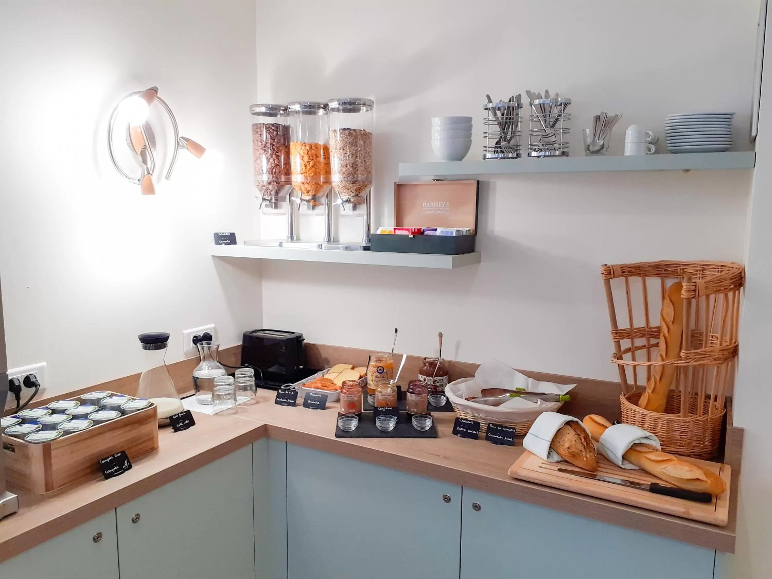 Buffet breakfast in Zenitude Hôtel-Résidences Le Cannet