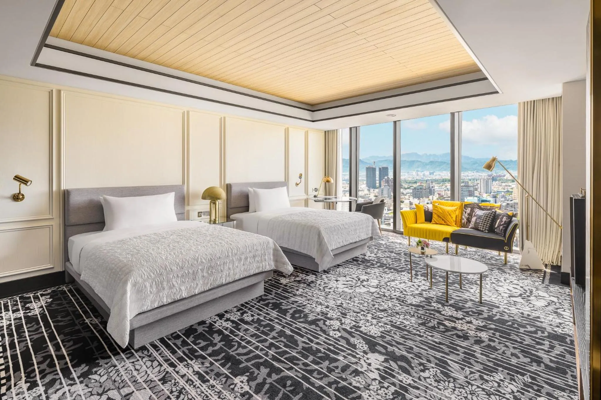 Bed in Le Meridien Taichung