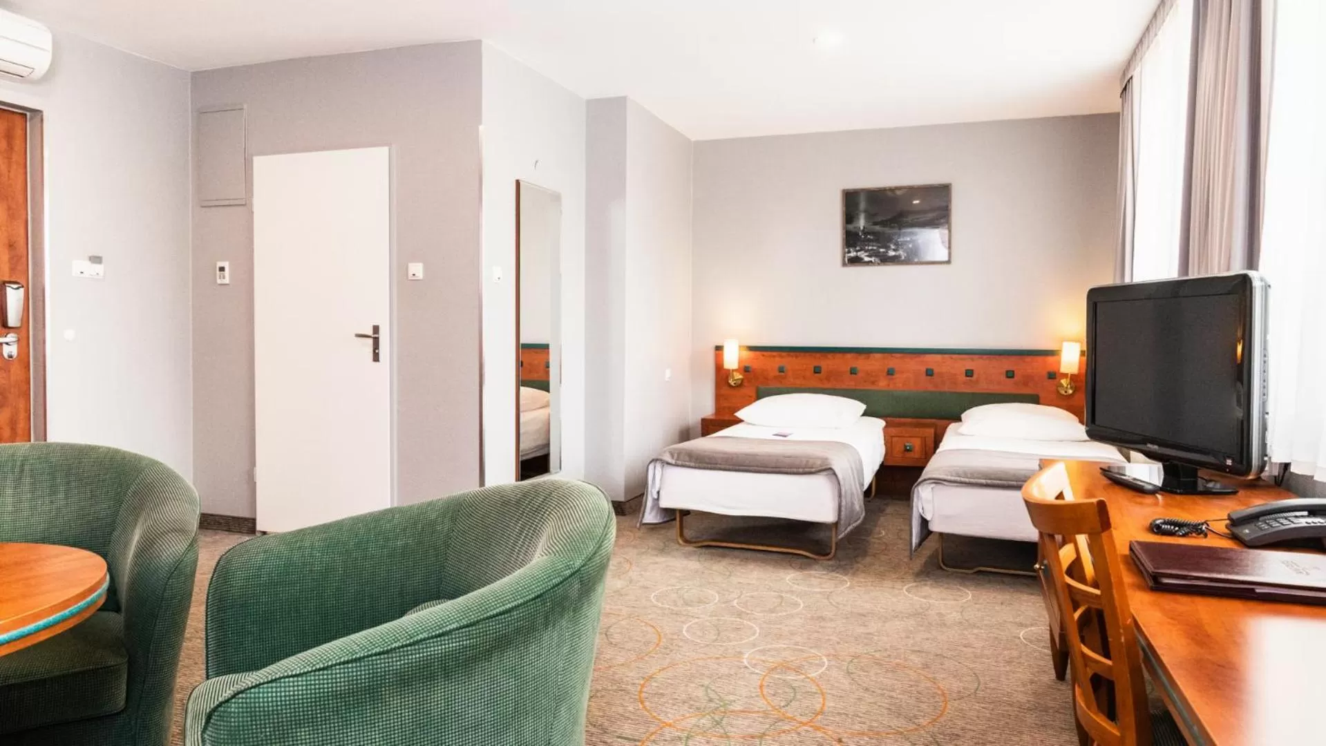 TV and multimedia, Bed in Qubus Hotel Głogów