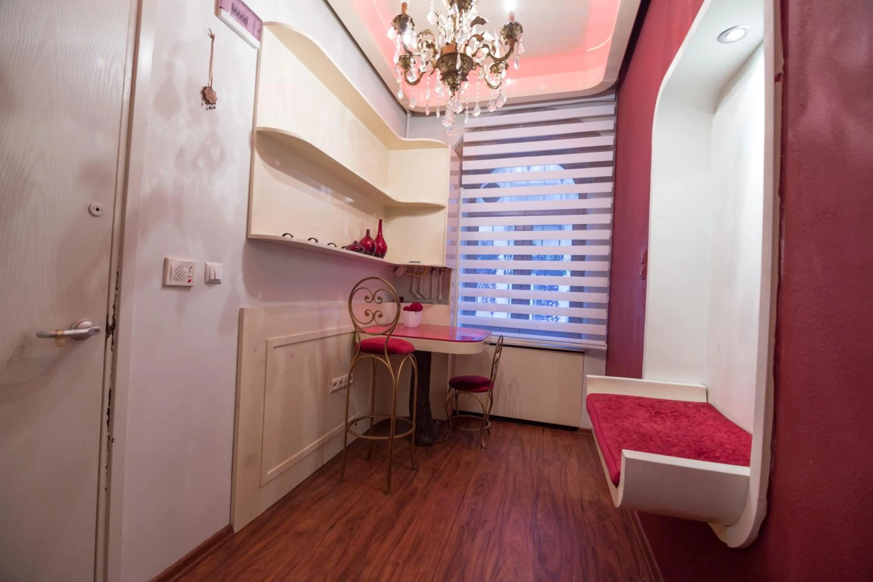 Photo of the whole room in Element Suites