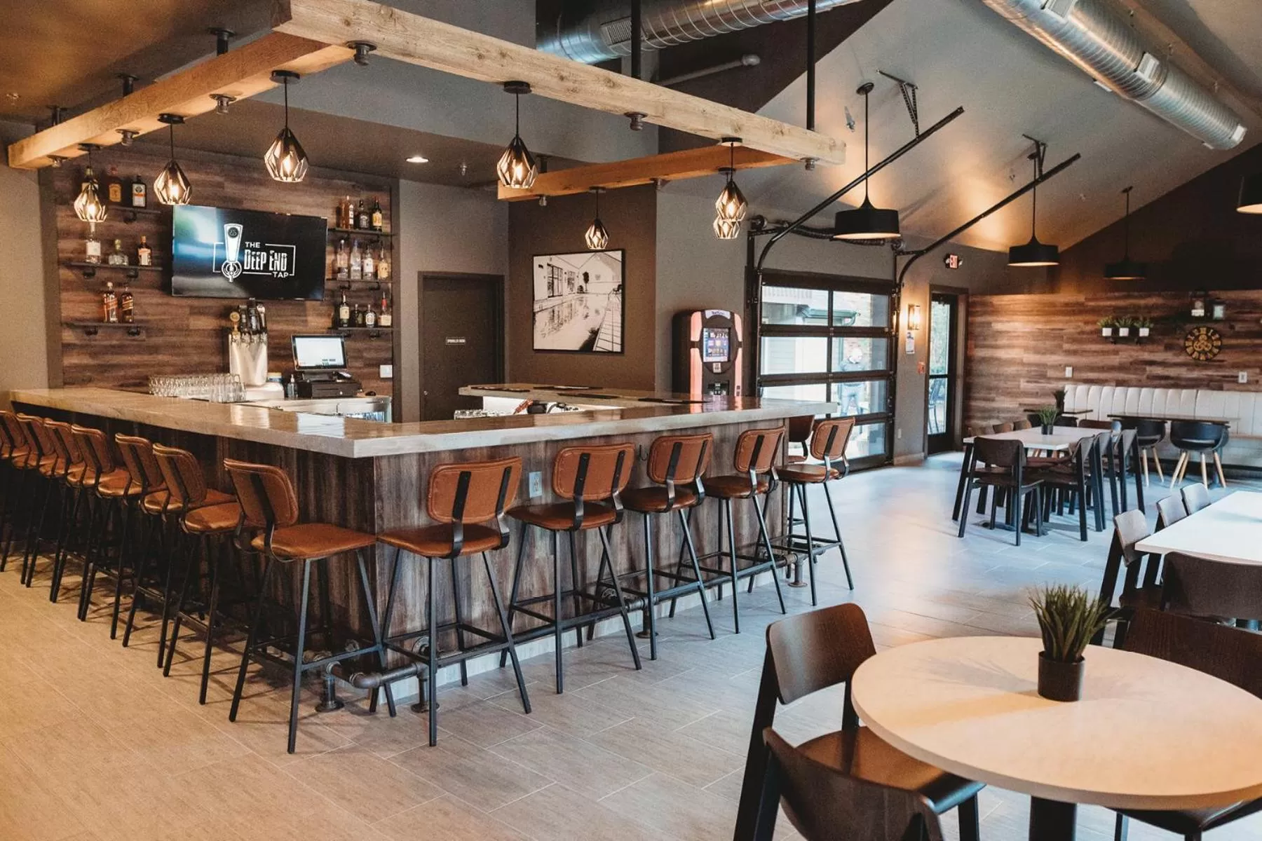 Lounge or bar in Eastland Suites Hotel & Conference Ctr, Trademark by Wyndham