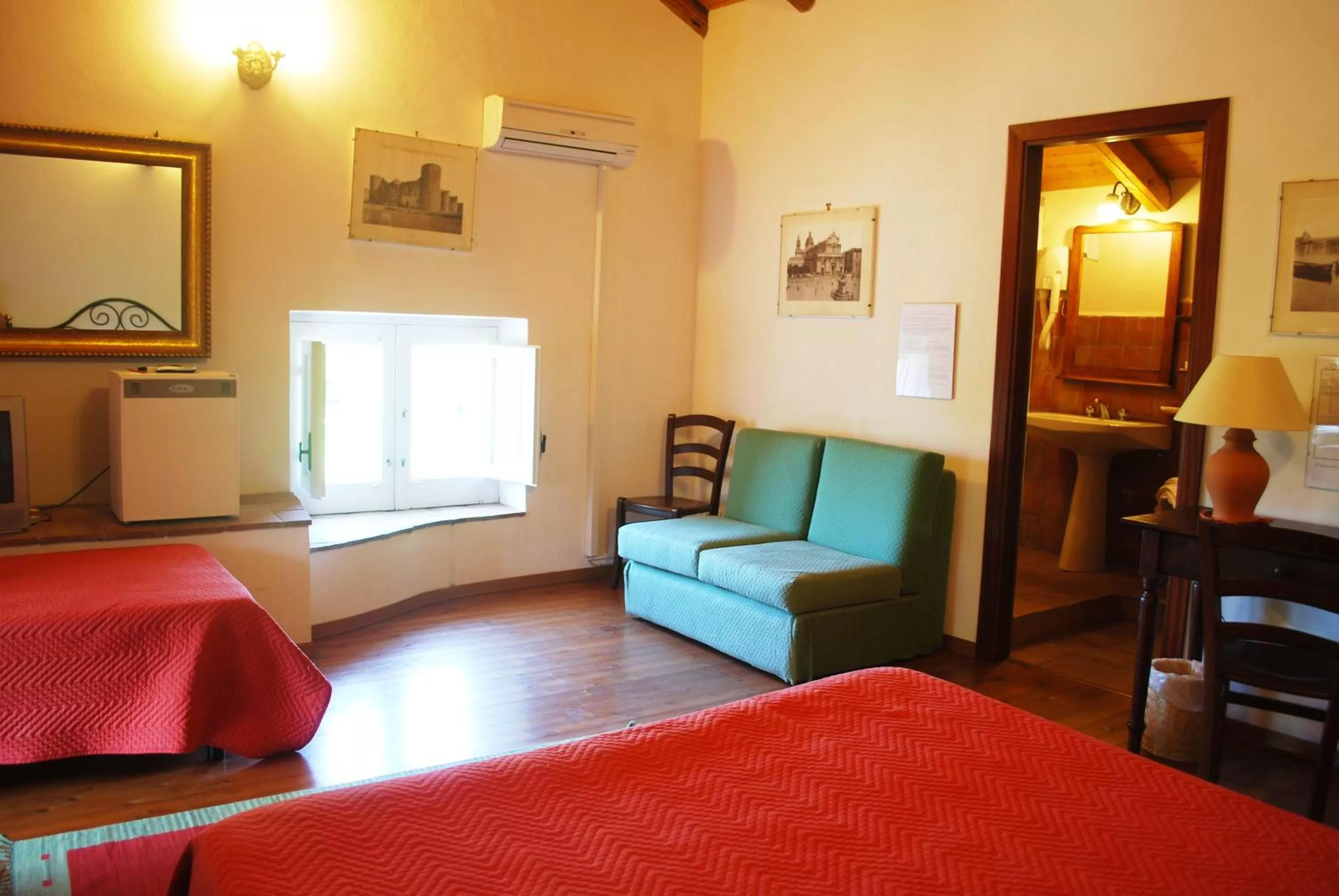 Photo of the whole room in Case Zuccaro