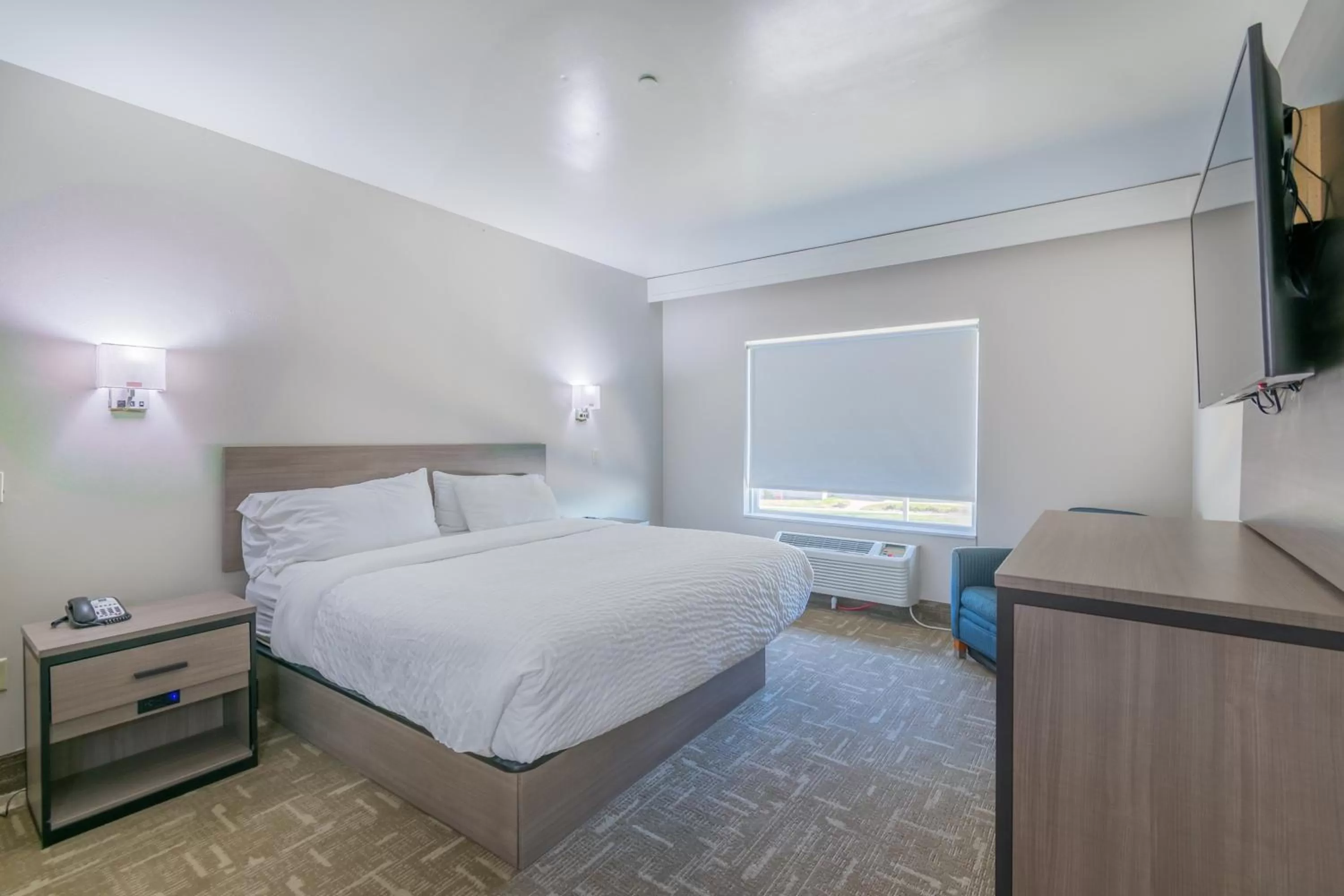 Bed in Clarion Pointe Galveston Seawall