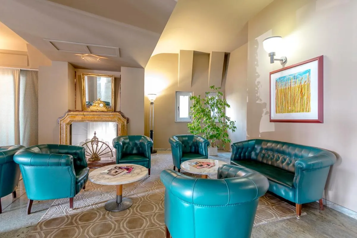 Library in Hotel Sunflower