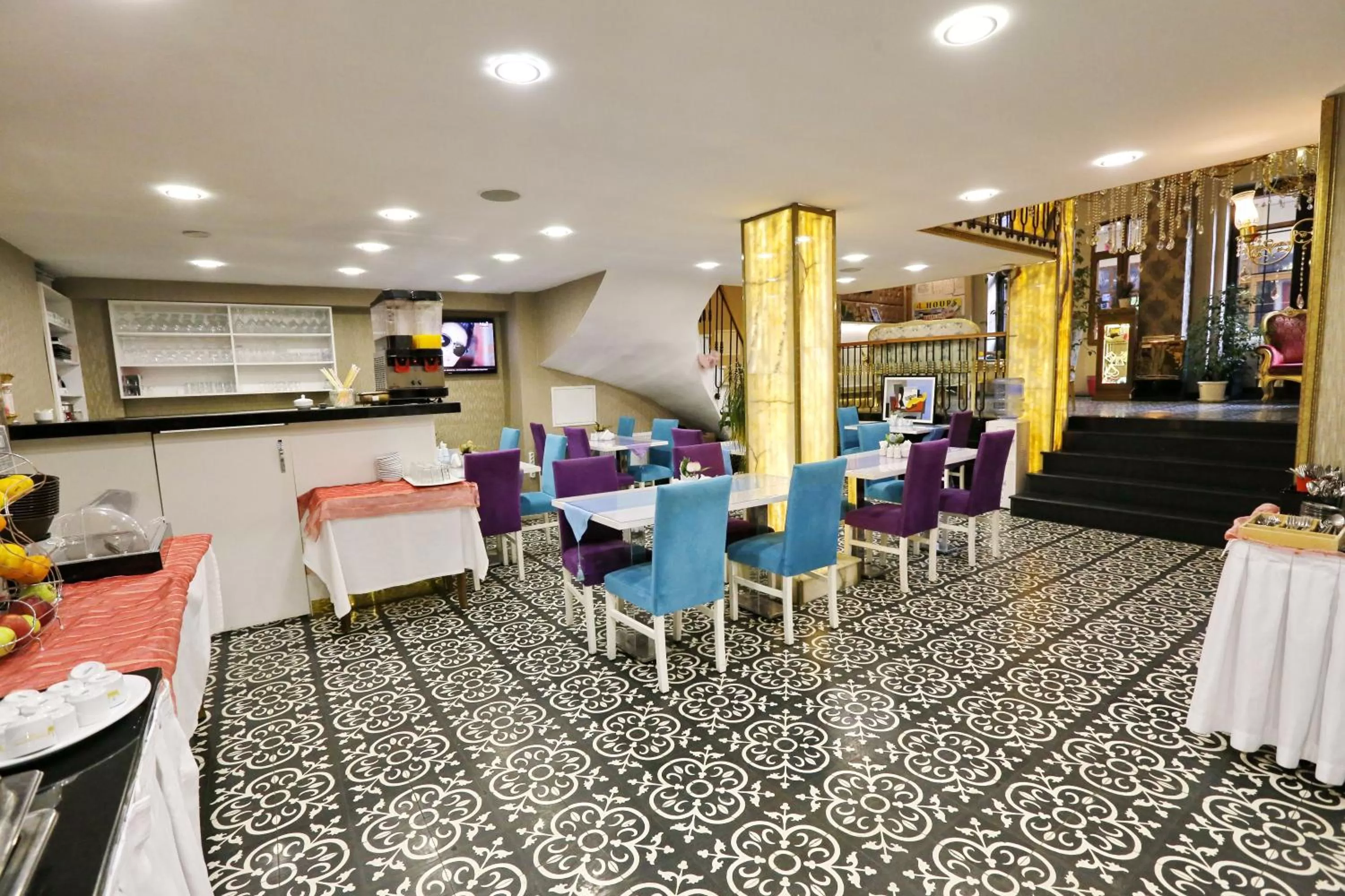 Restaurant/places to eat in Diamond Royal Hotel