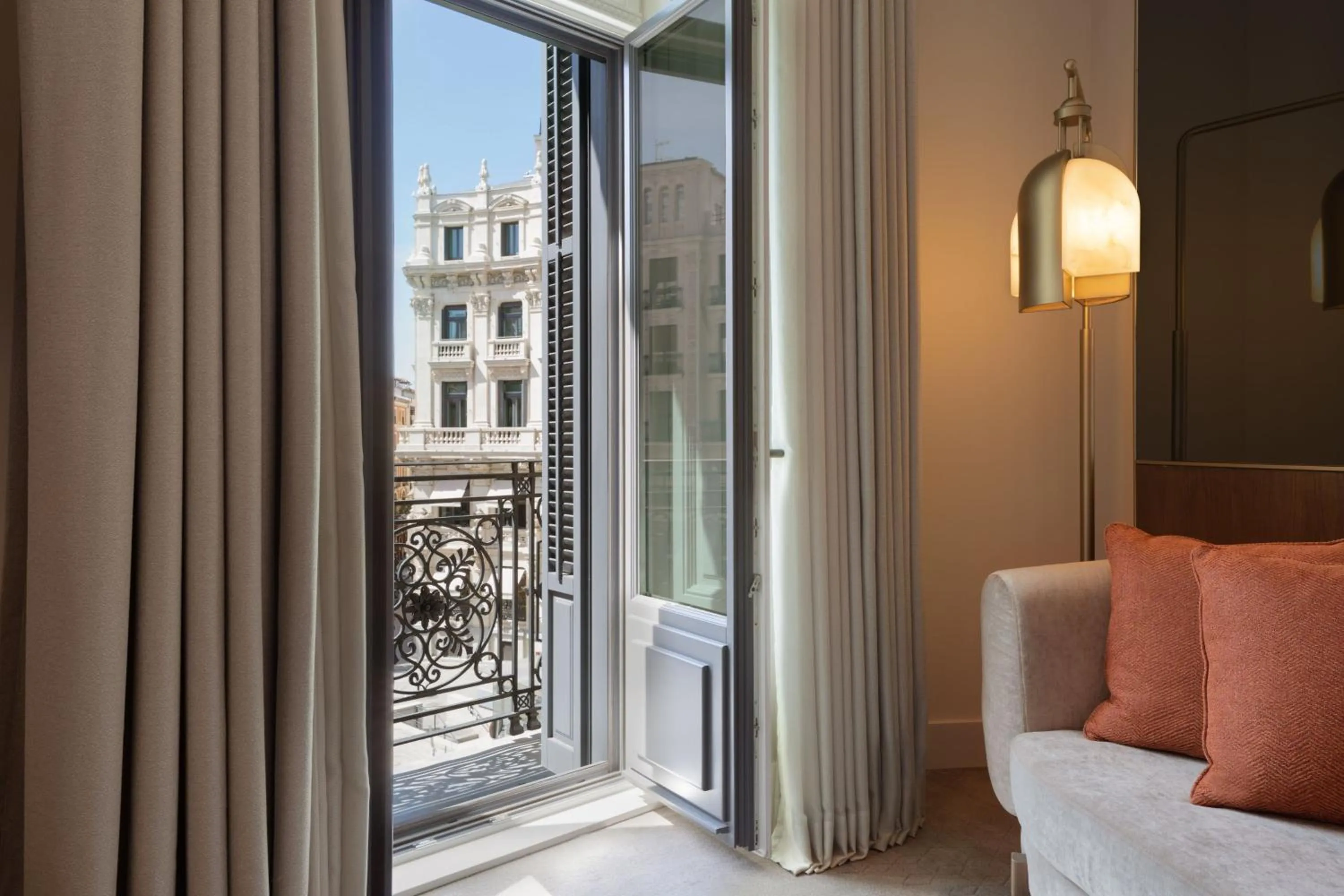 Photo of the whole room in JW Marriott Hotel Madrid