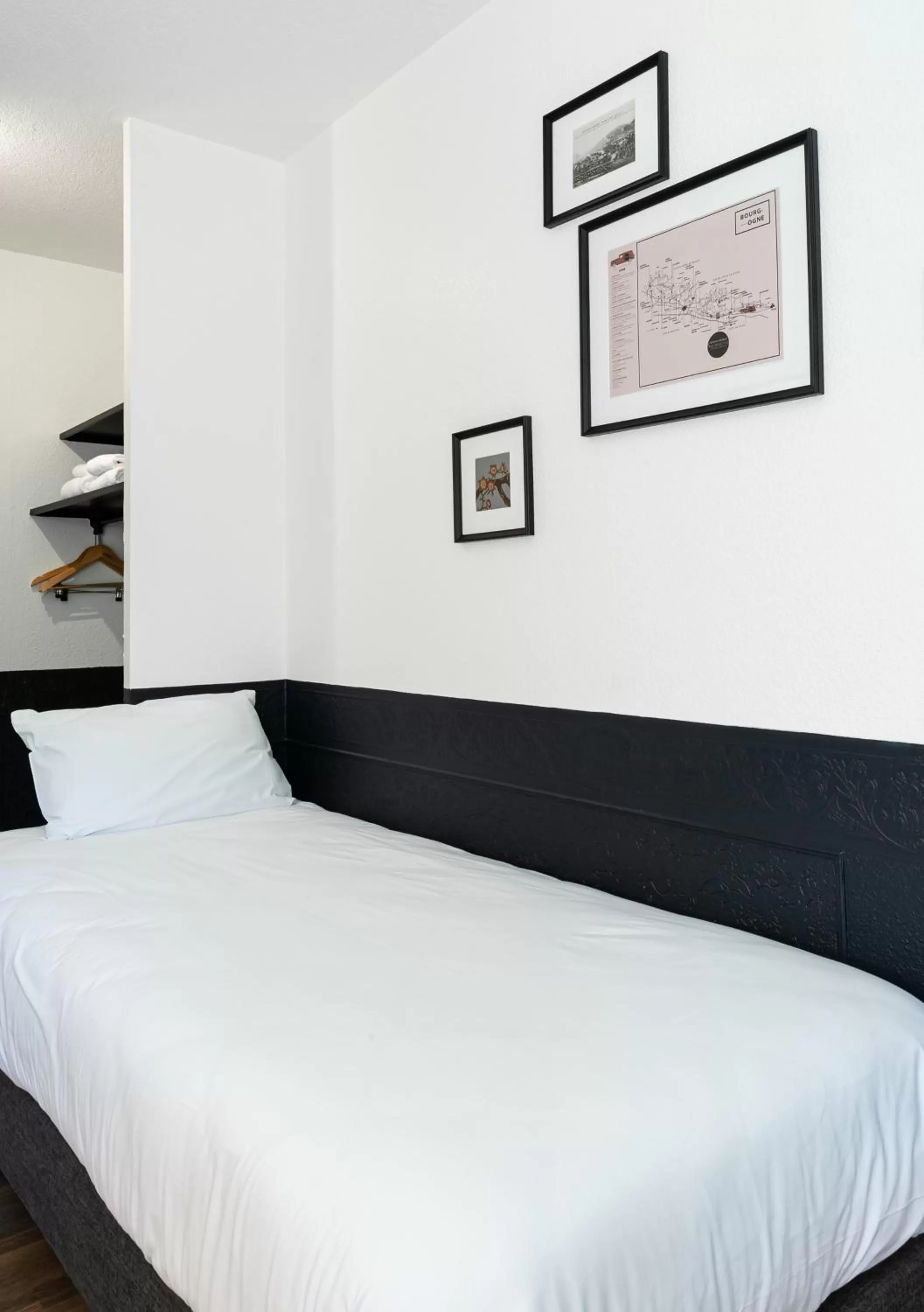 Bedroom, Bed in Kyriad Nuits Saint Georges Dijon Sud