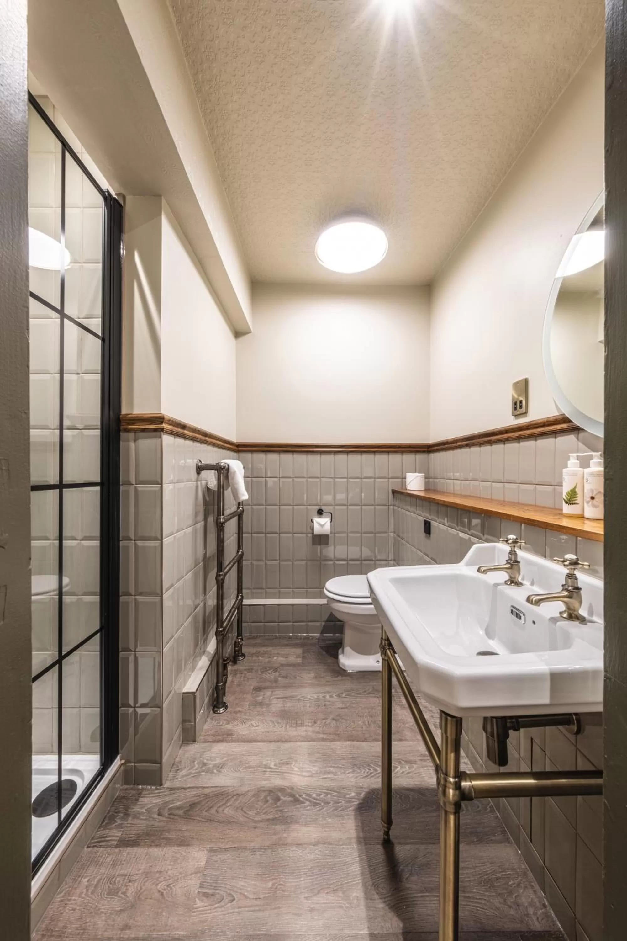 Bathroom in The Feathers Holt