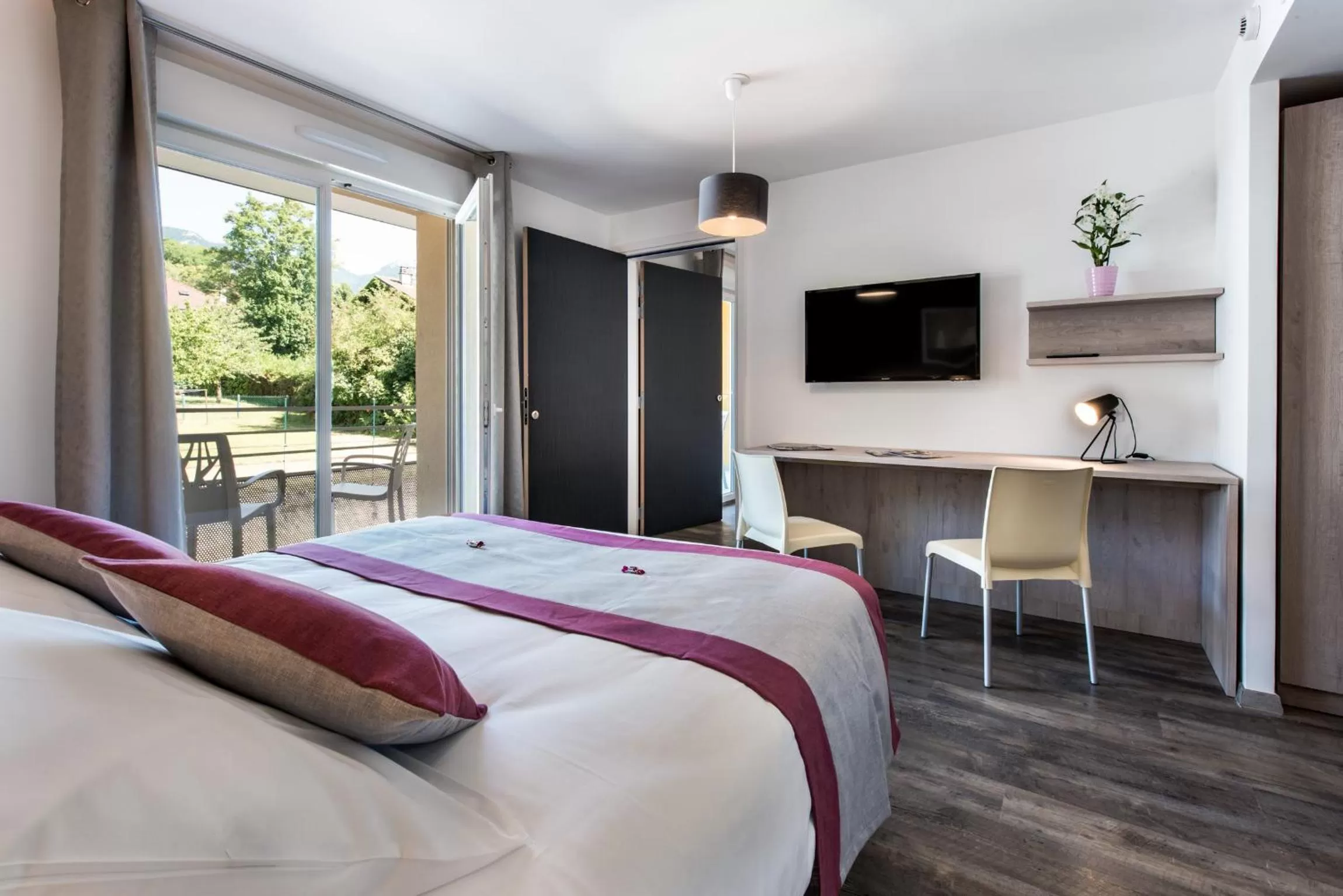 Photo of the whole room, Bed in Hotel du Grand Parc