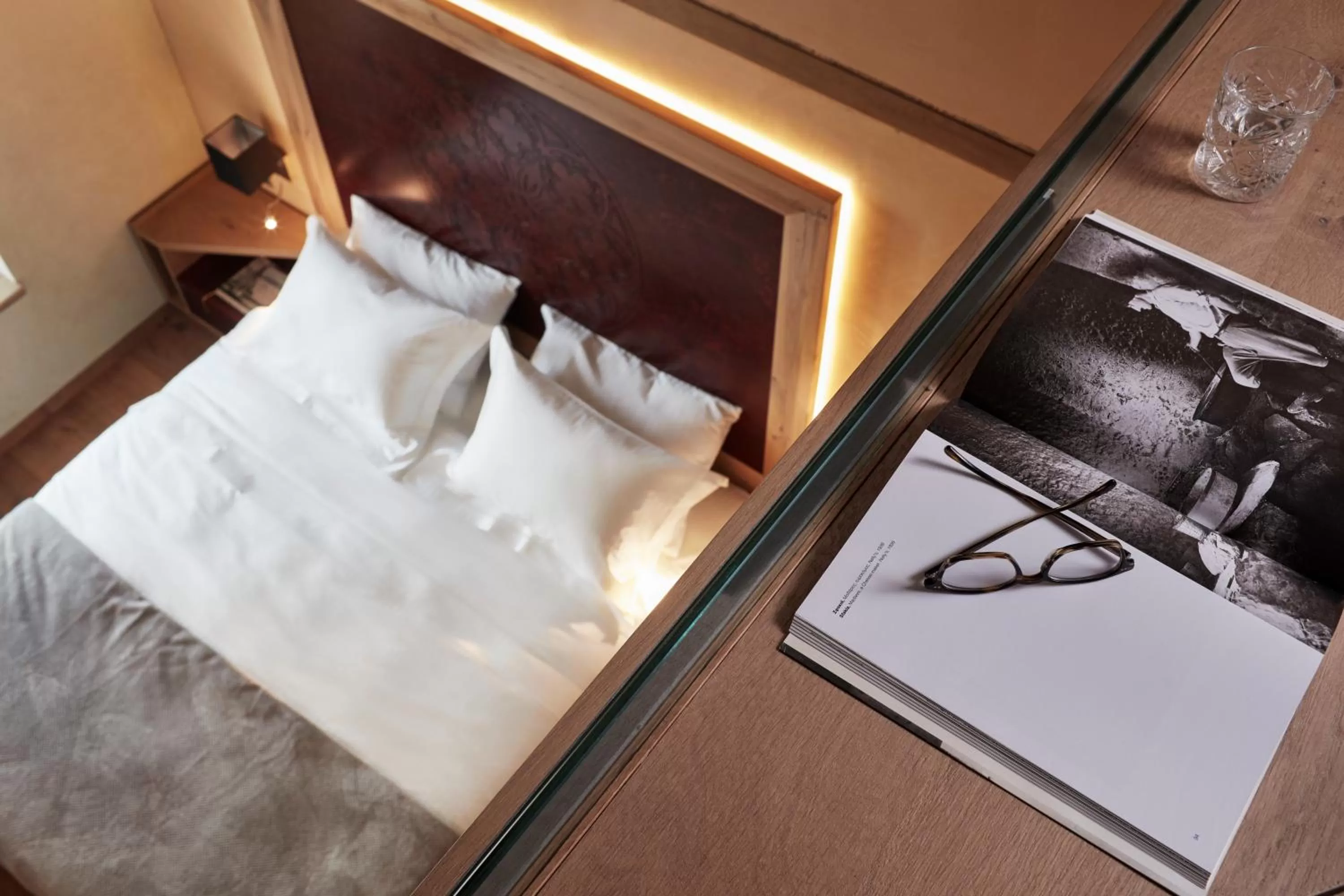 Coffee/tea facilities, Bed in Domus Renier Boutique Hotel