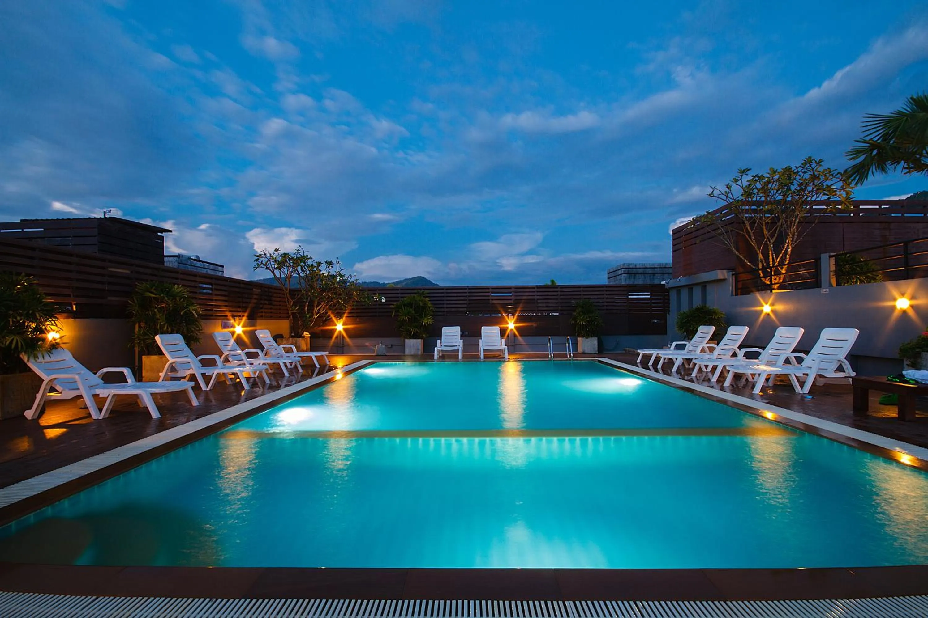 Night in Platinum Hotel and Apartments