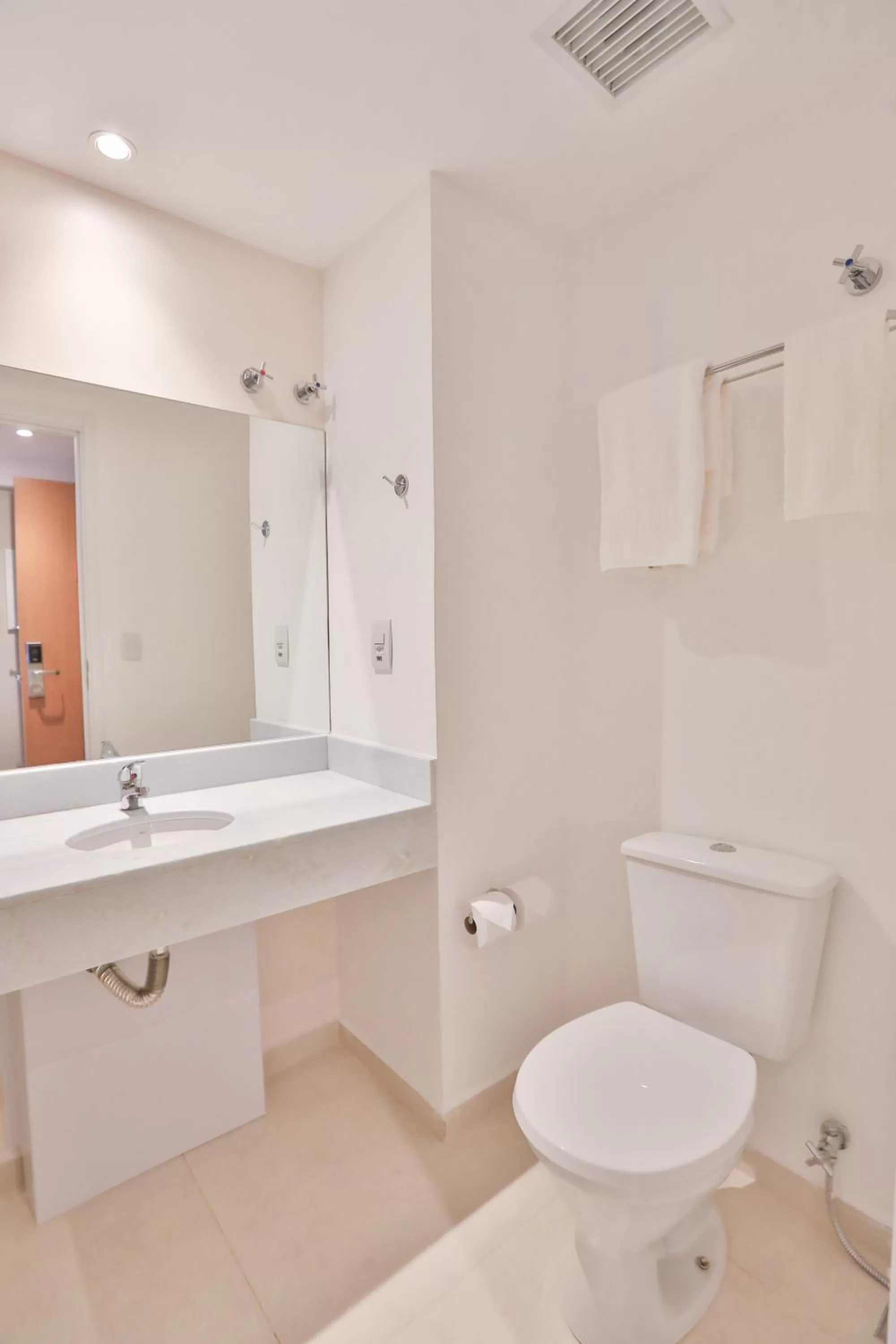 Toilet in Transamerica Fit Jaguariúna