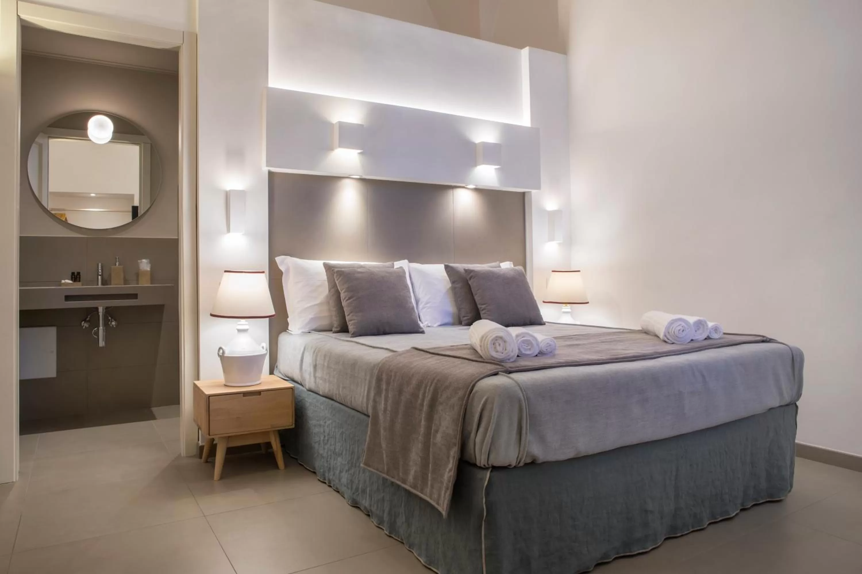 Bed in ReLuxe Private Wellness