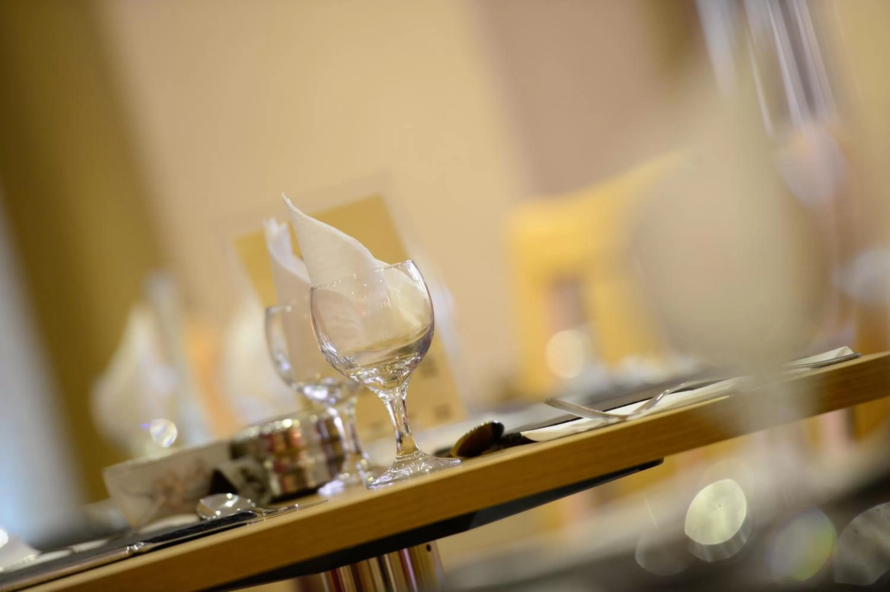 Restaurant/places to eat in Four Saints Brig Y Don Hotel