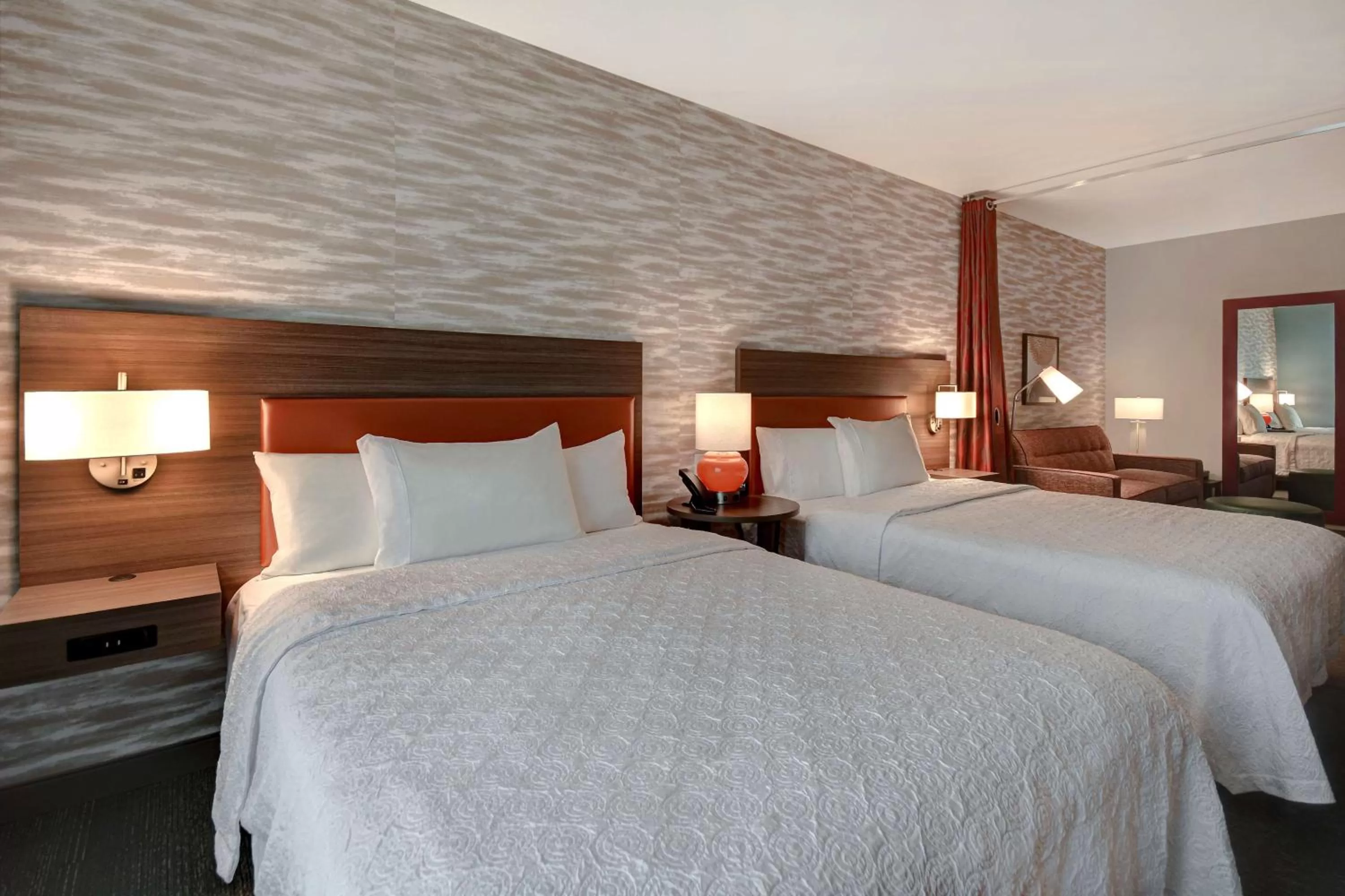 Bed in Home2 Suites by Hilton Troy