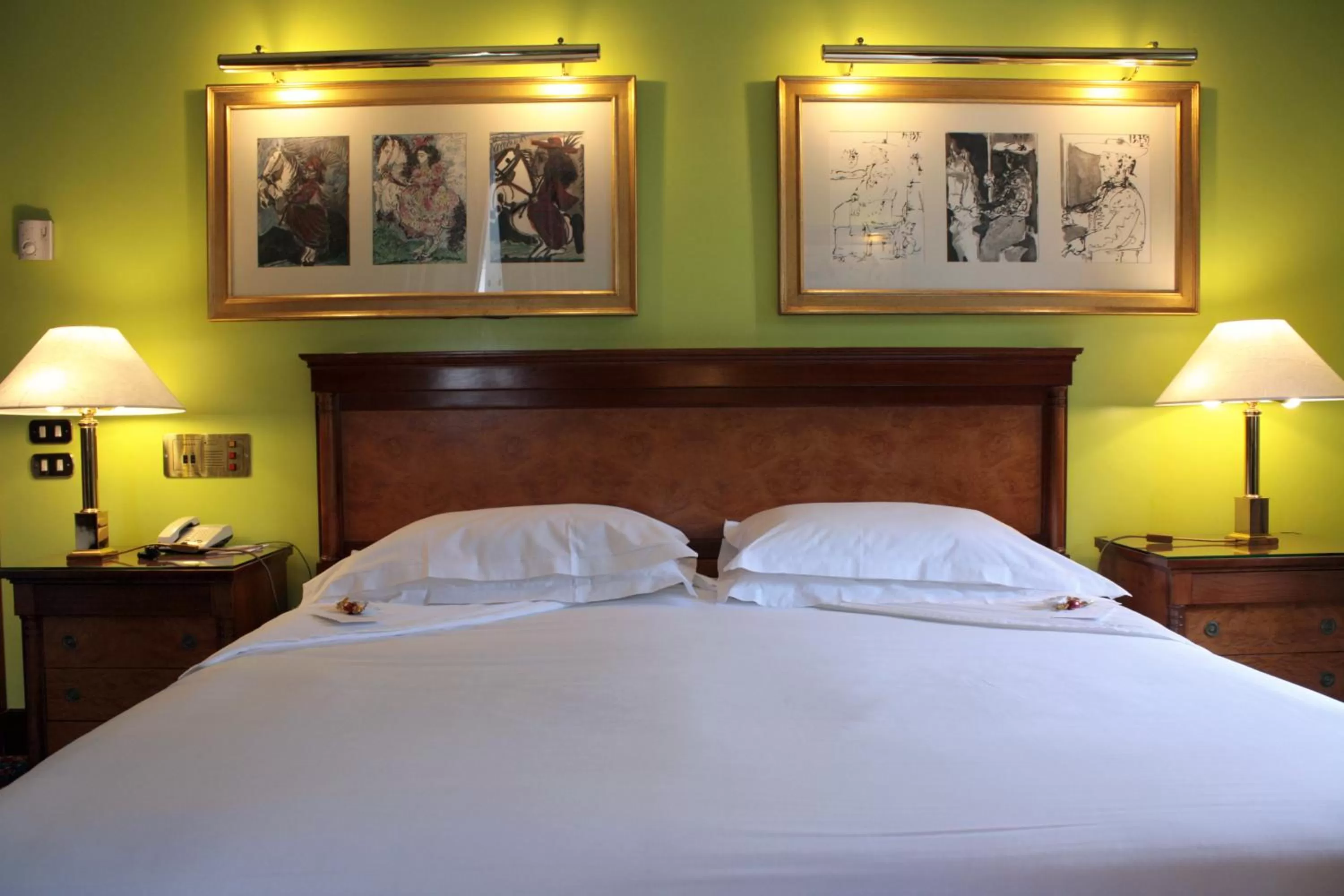 Night, Bed in Hotel Albani Firenze