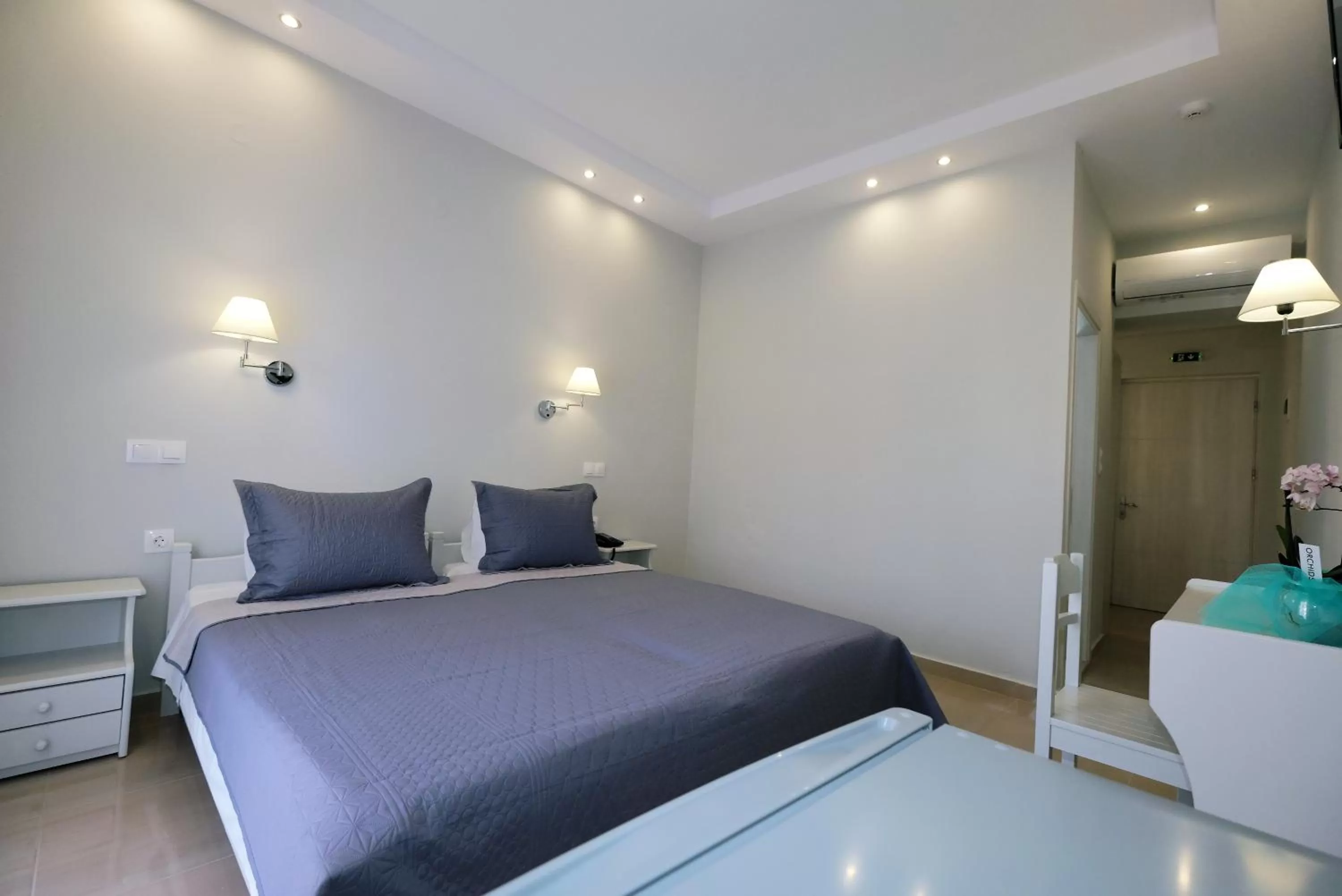 Photo of the whole room, Bed in Limnia Gi