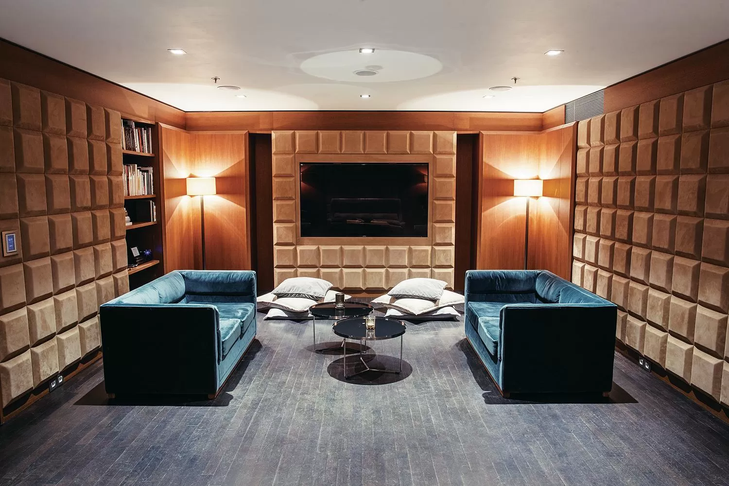 Communal lounge/ TV room in The Emblem Prague Hotel - Preferred Hotels & Resorts