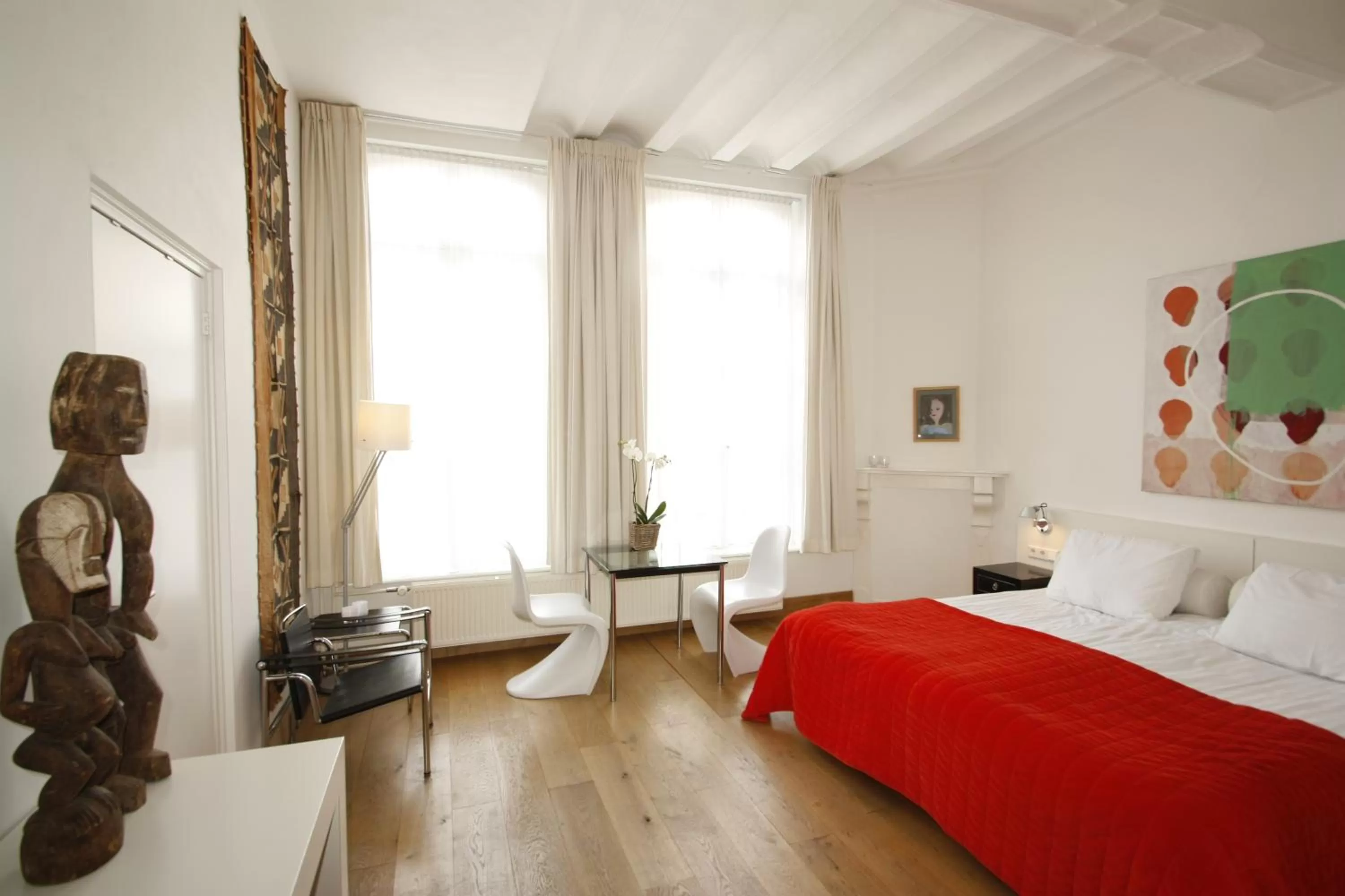 Photo of the whole room, Bed in Galerie Hotel Dis