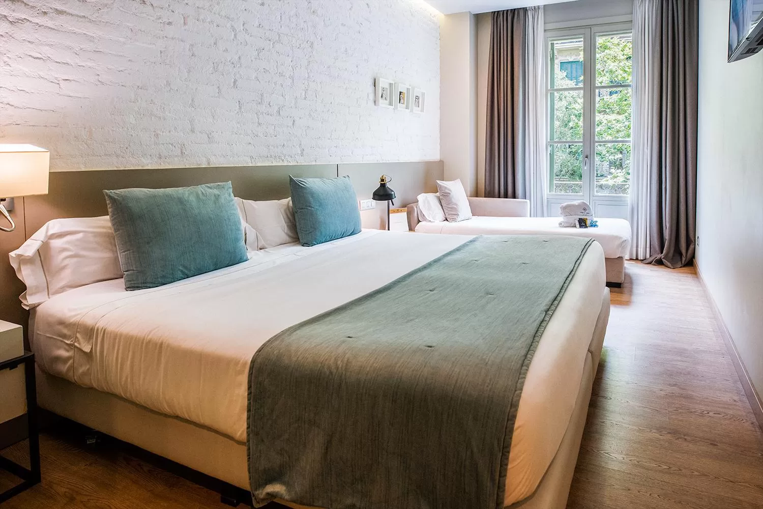 Bed in Hotel Well and Come Barcelona