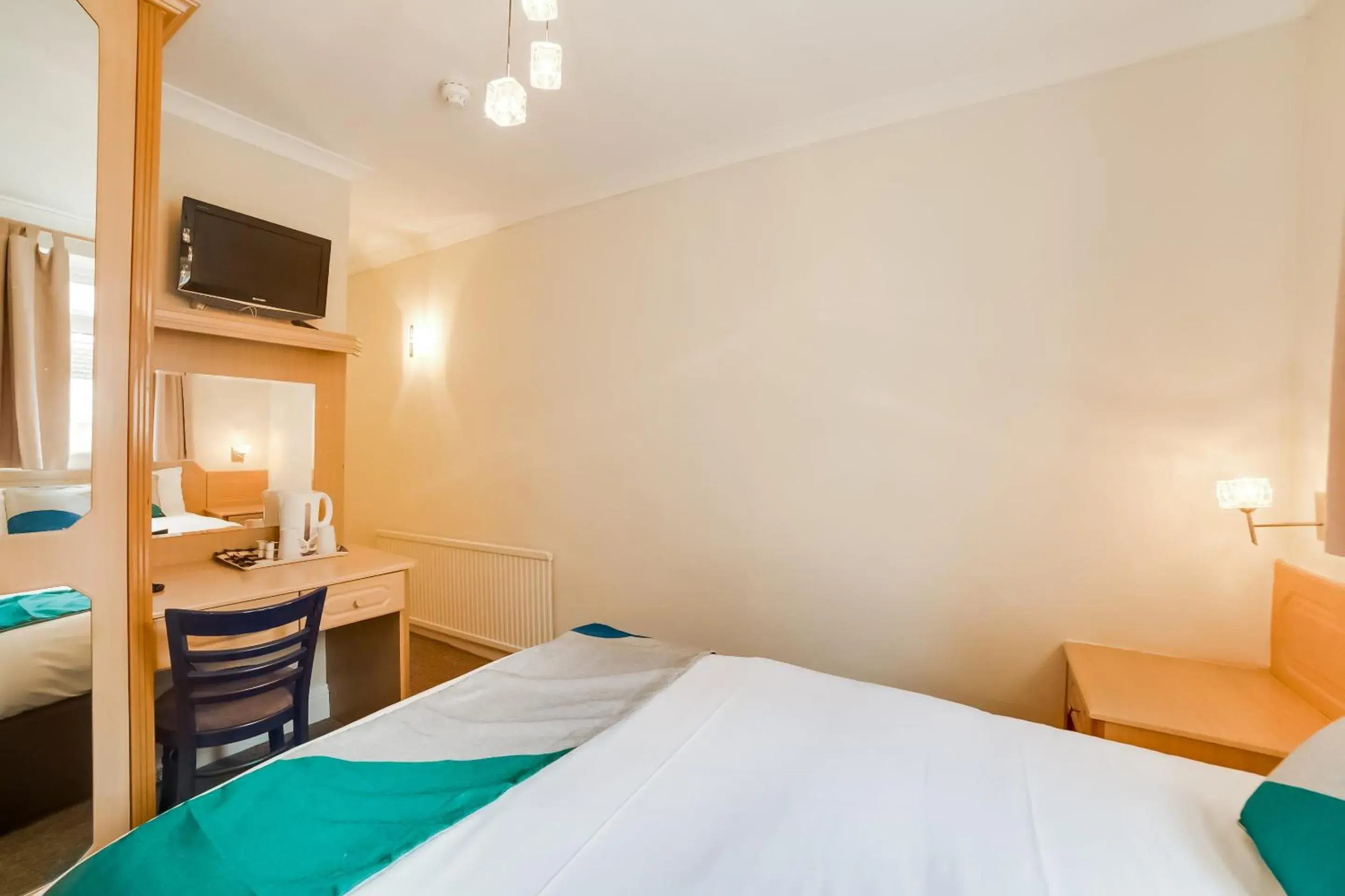 Standard Double Room in The Gullivers Hotel Standard Double Room in The Gullivers Hotel