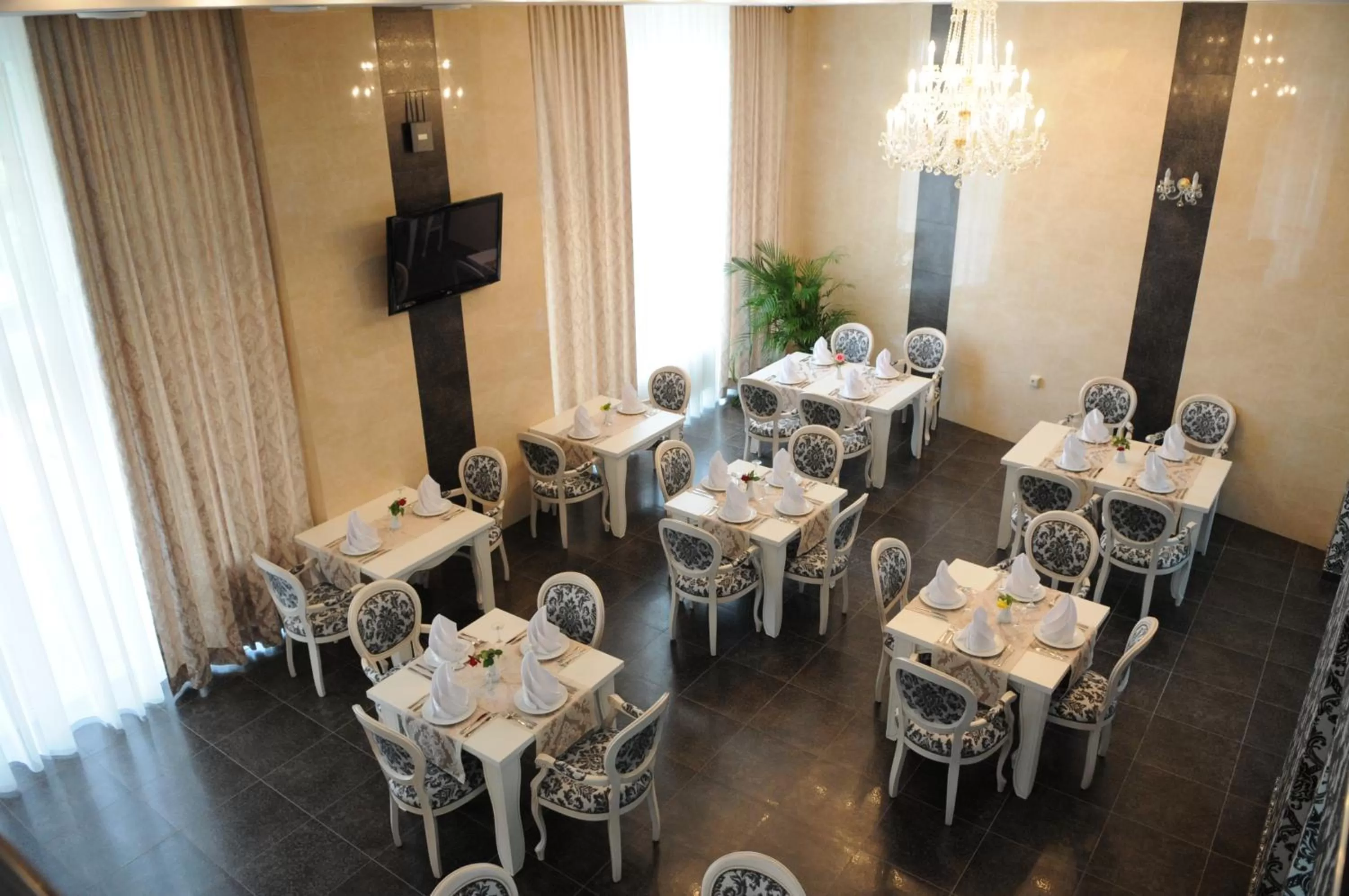 Restaurant/places to eat in Manhattan Hotel & Restaurant