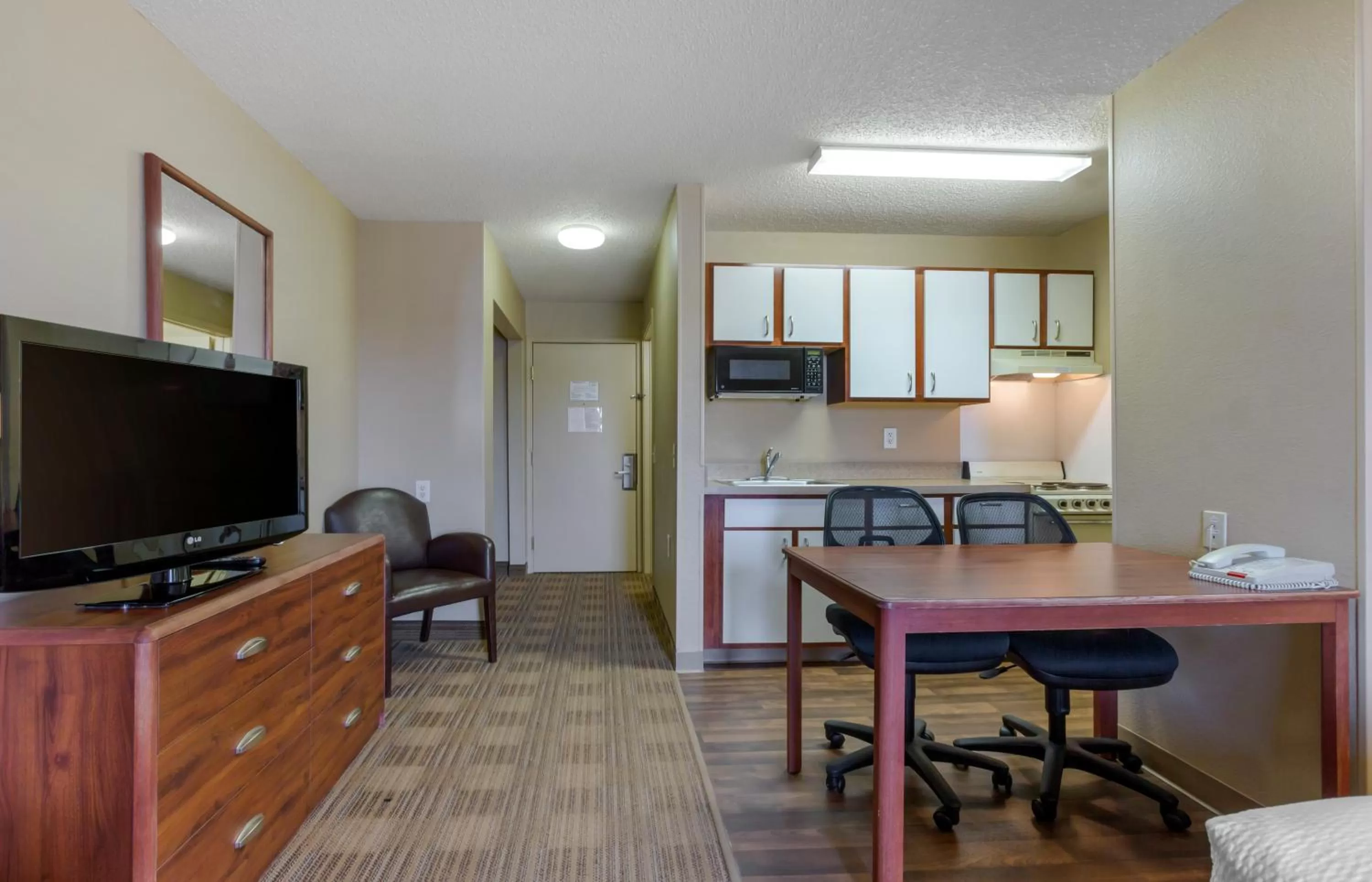 TV and multimedia in Extended Stay America Suites - El Paso - West